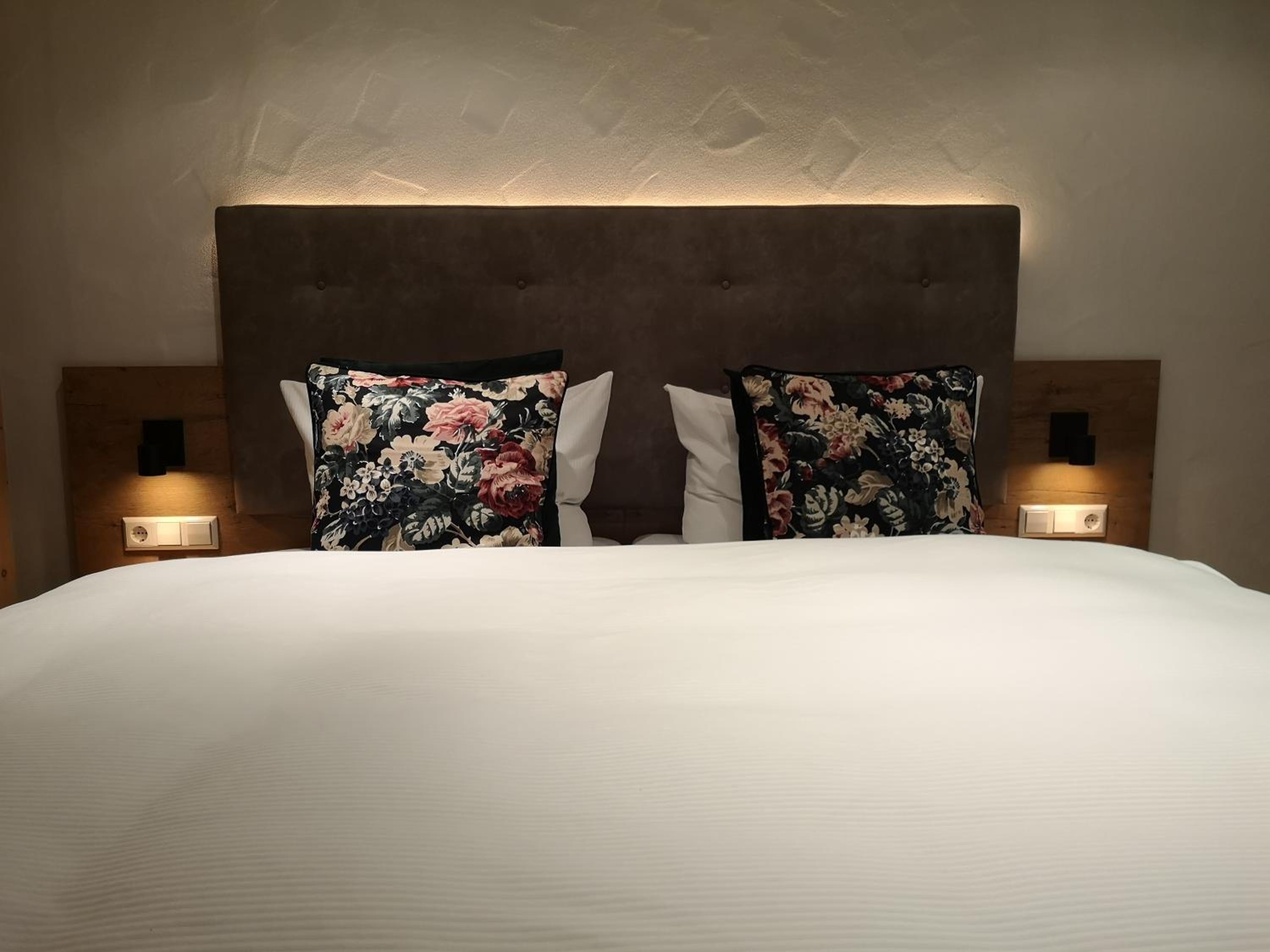 Deluxe Double Room with Balcony - Photo 1