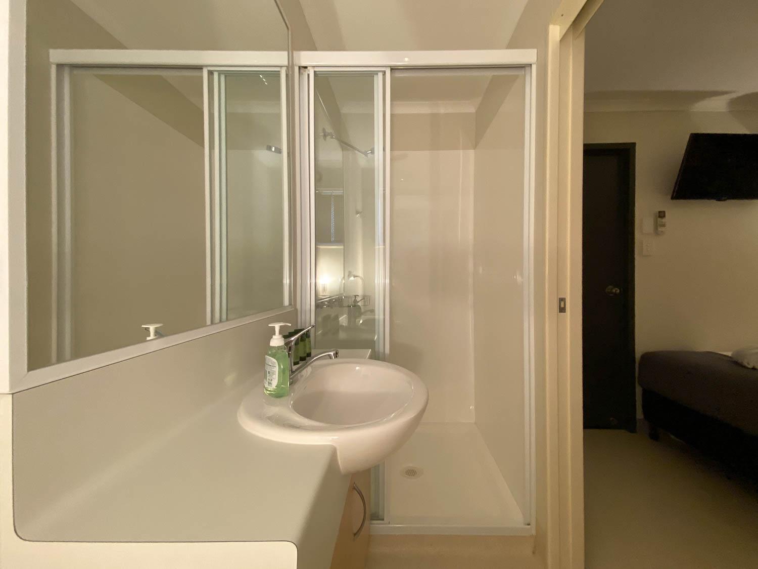 Twin Room with Private Bathroom photo 3