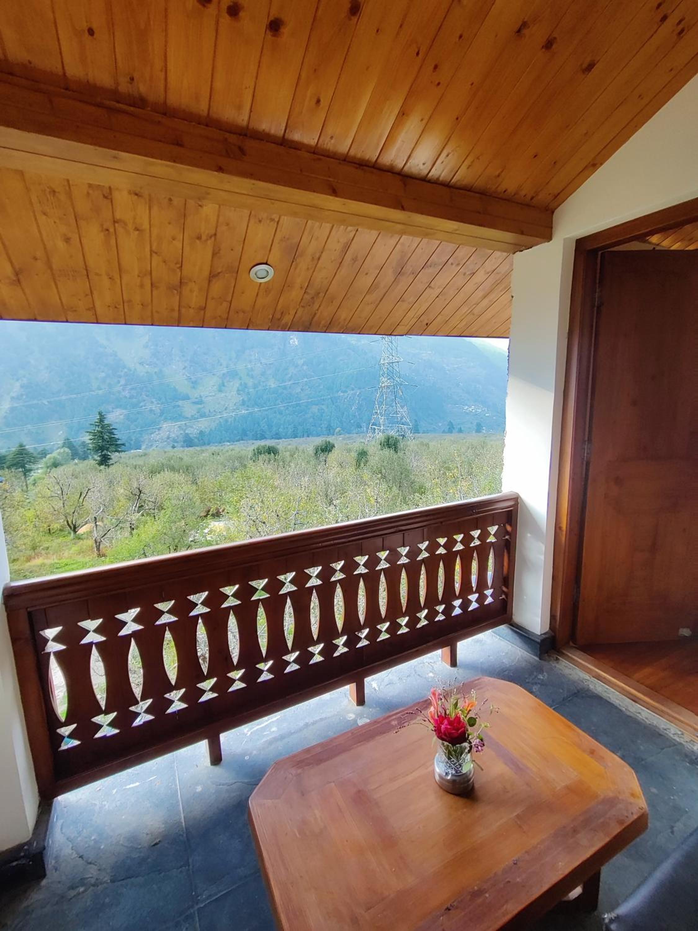 Double Room with Mountain View - Welcome Drink, Complimentary 2pcs Laundry, Late Check out upto 2hrs - Photo 22