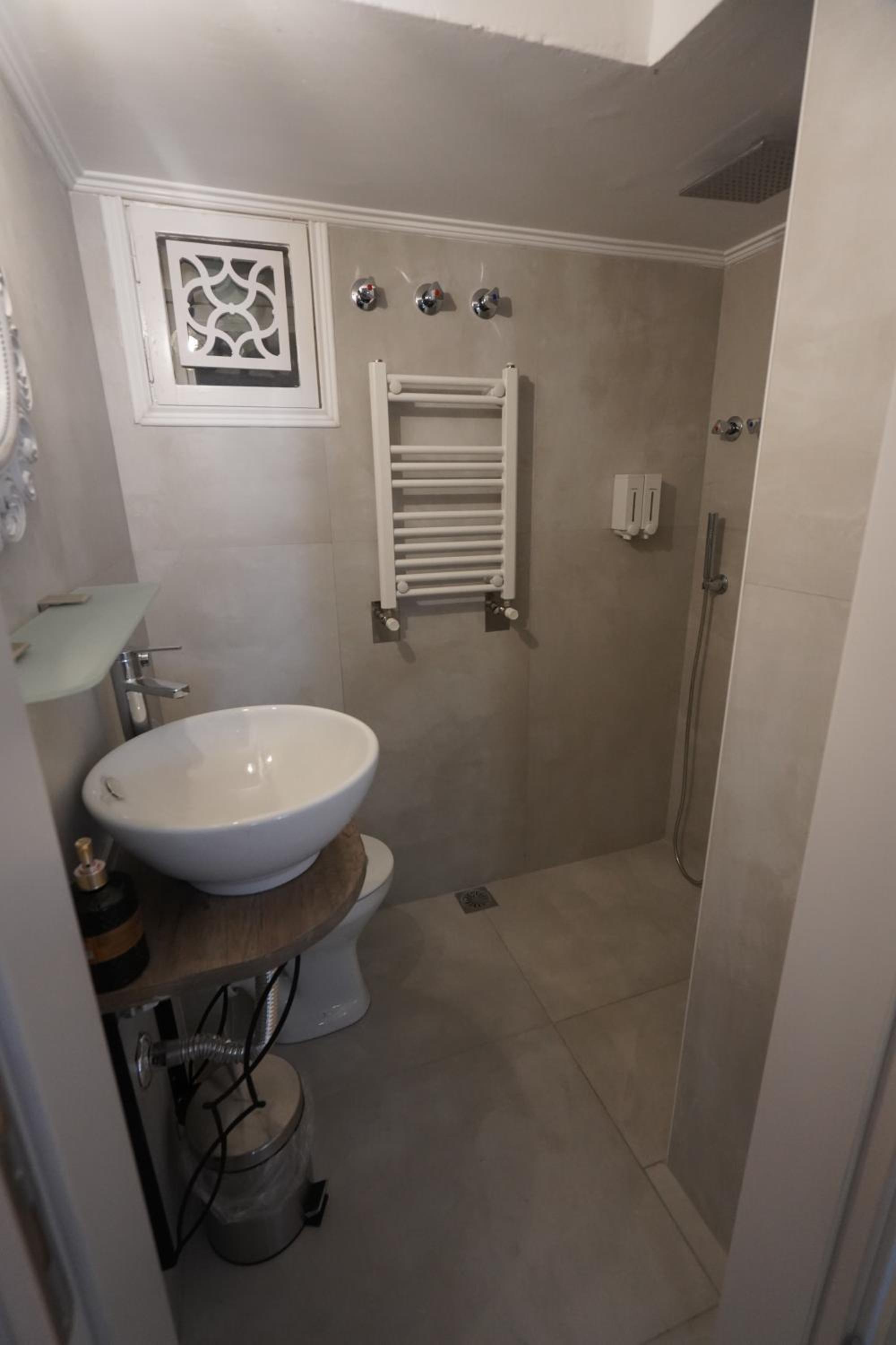 One-Bedroom Apartment - Photo 25