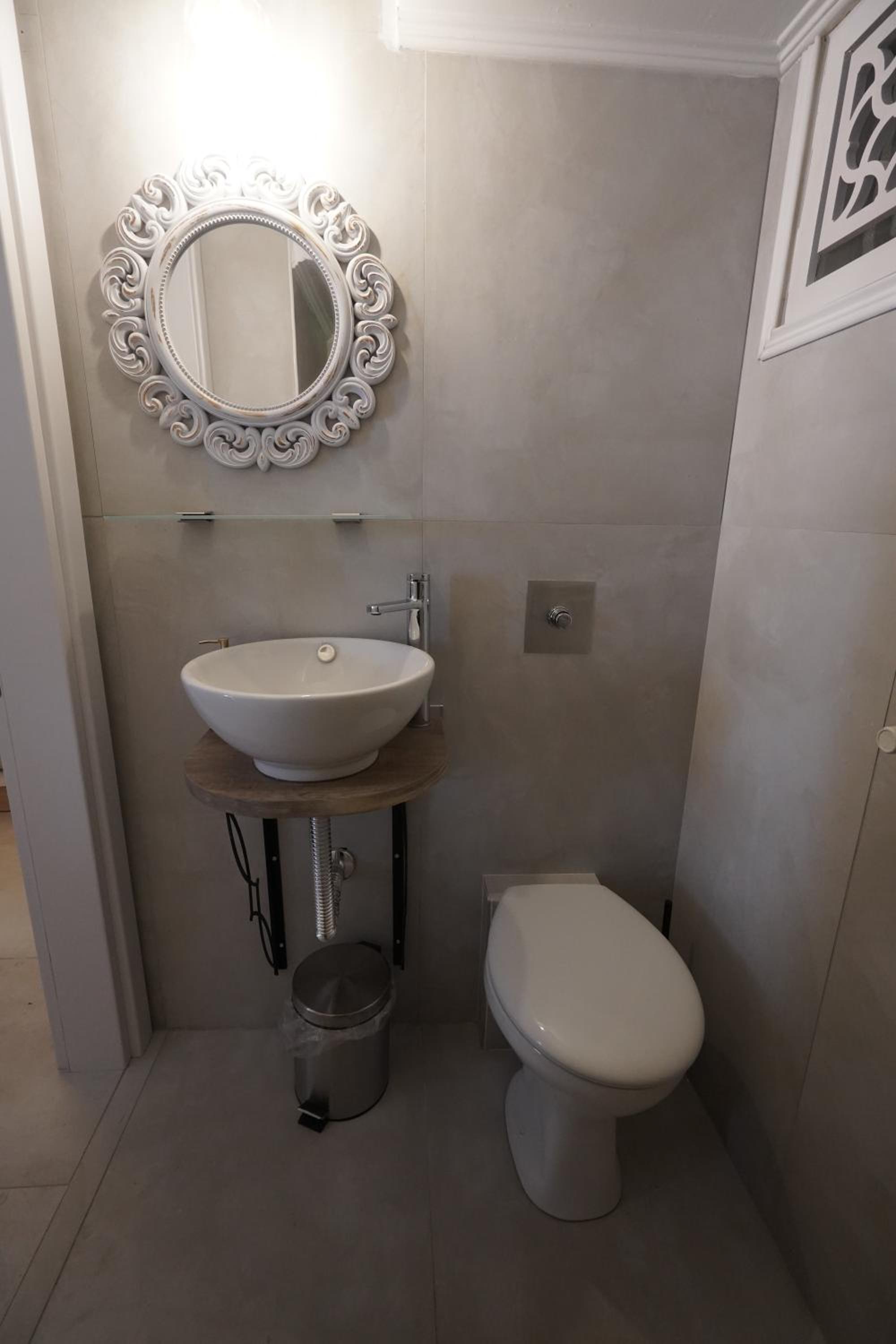 One-Bedroom Apartment - Photo 2