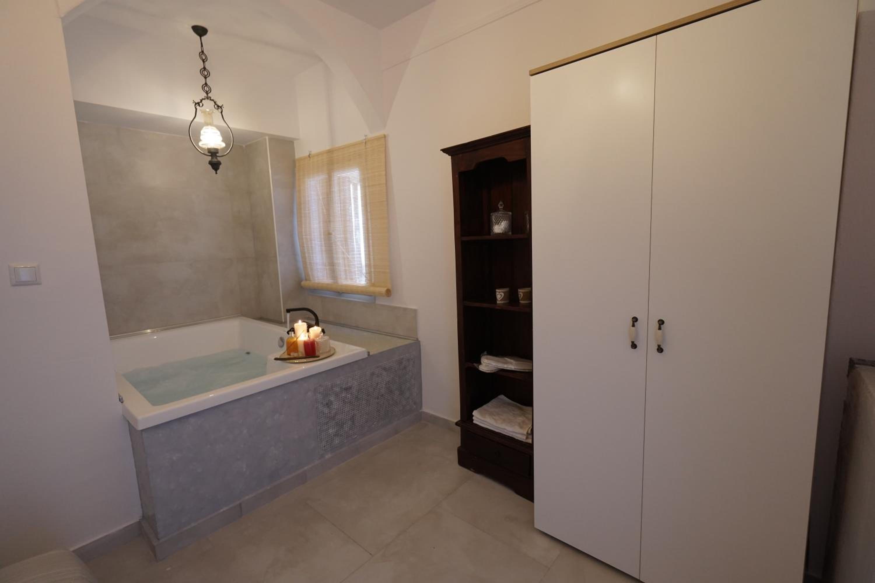 One-Bedroom Apartment - Photo 9