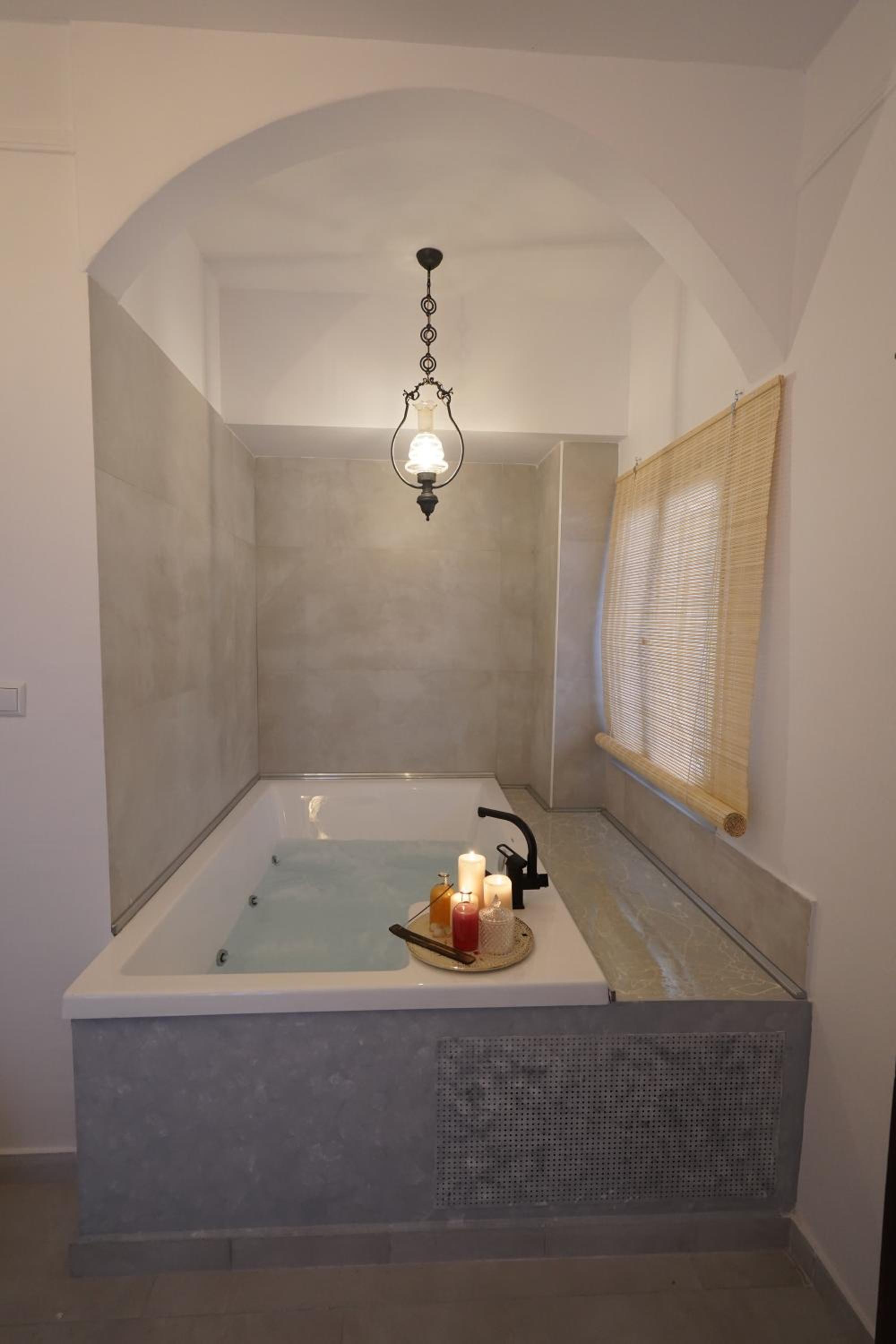 One-Bedroom Apartment - Photo 10