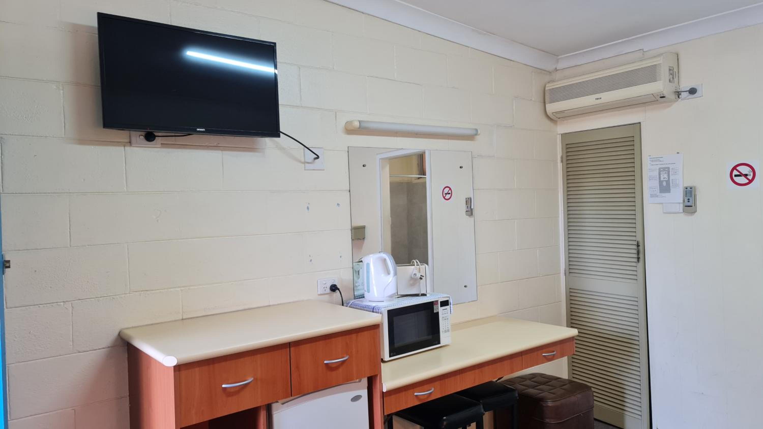 Deluxe Double Room (2 Adults + 1 Child) - Photo 6