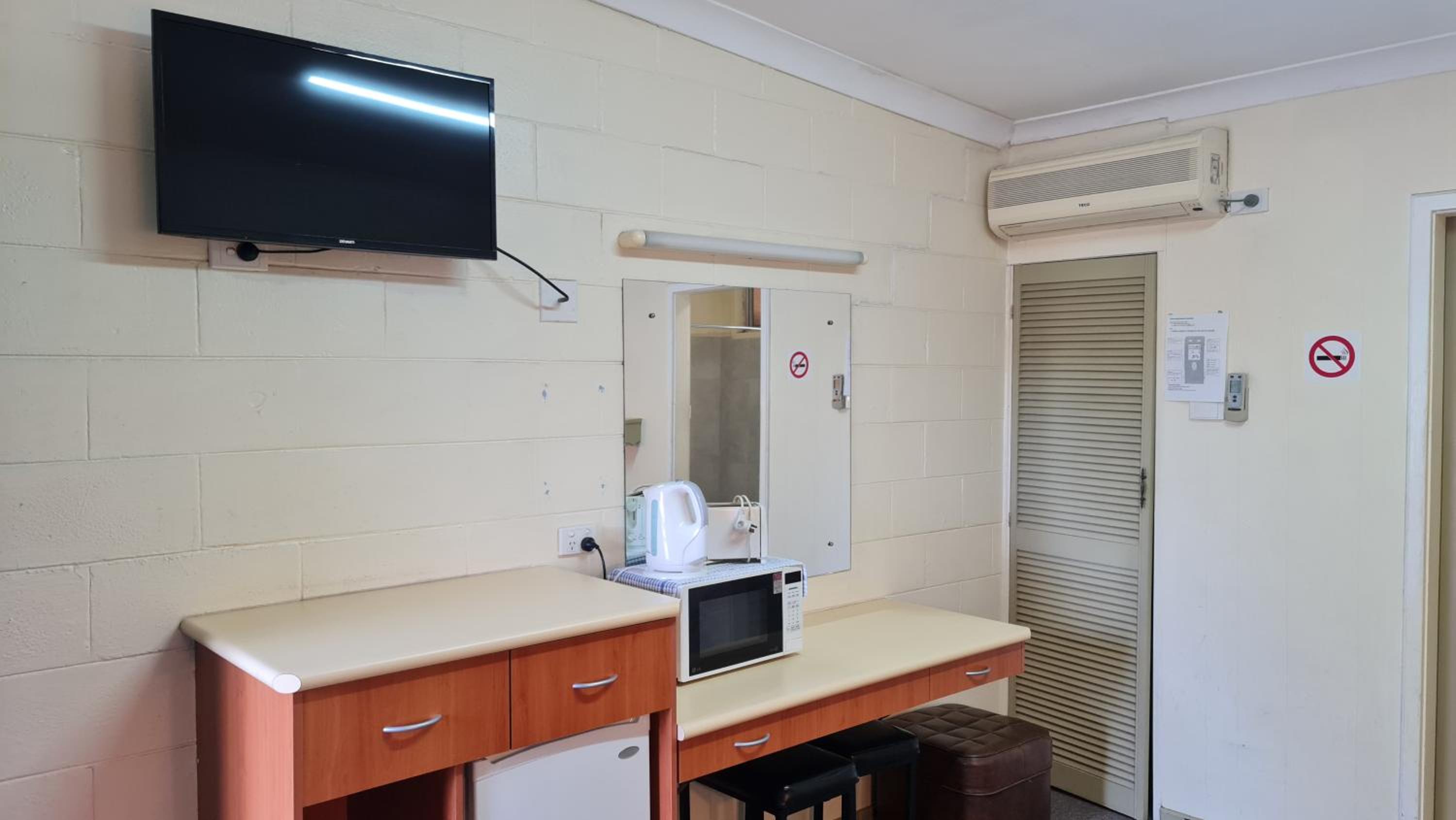 Deluxe Double Room (2 Adults + 1 Child) - Photo 15