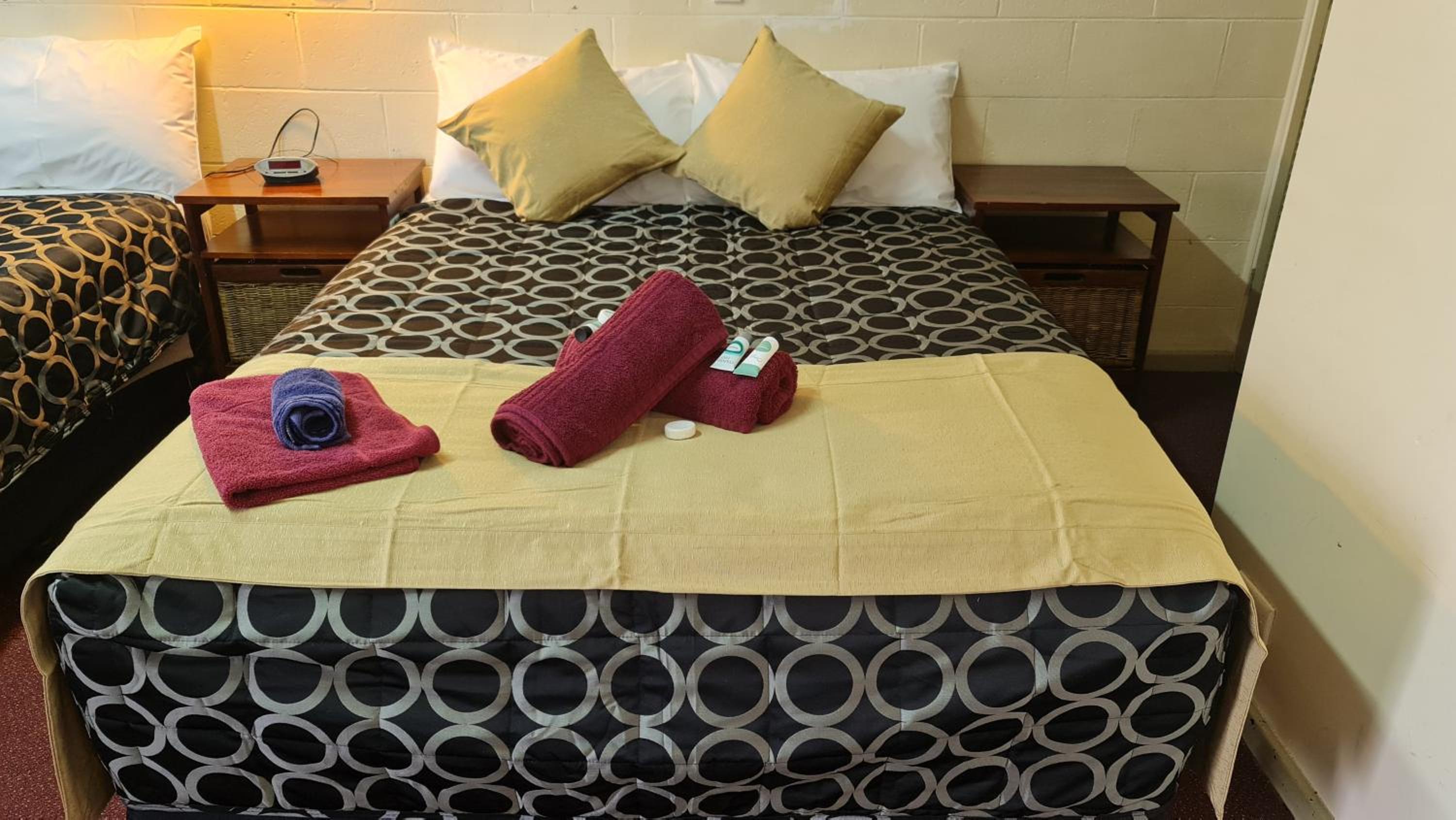 Deluxe Double Room (2 Adults + 1 Child) - Photo 16
