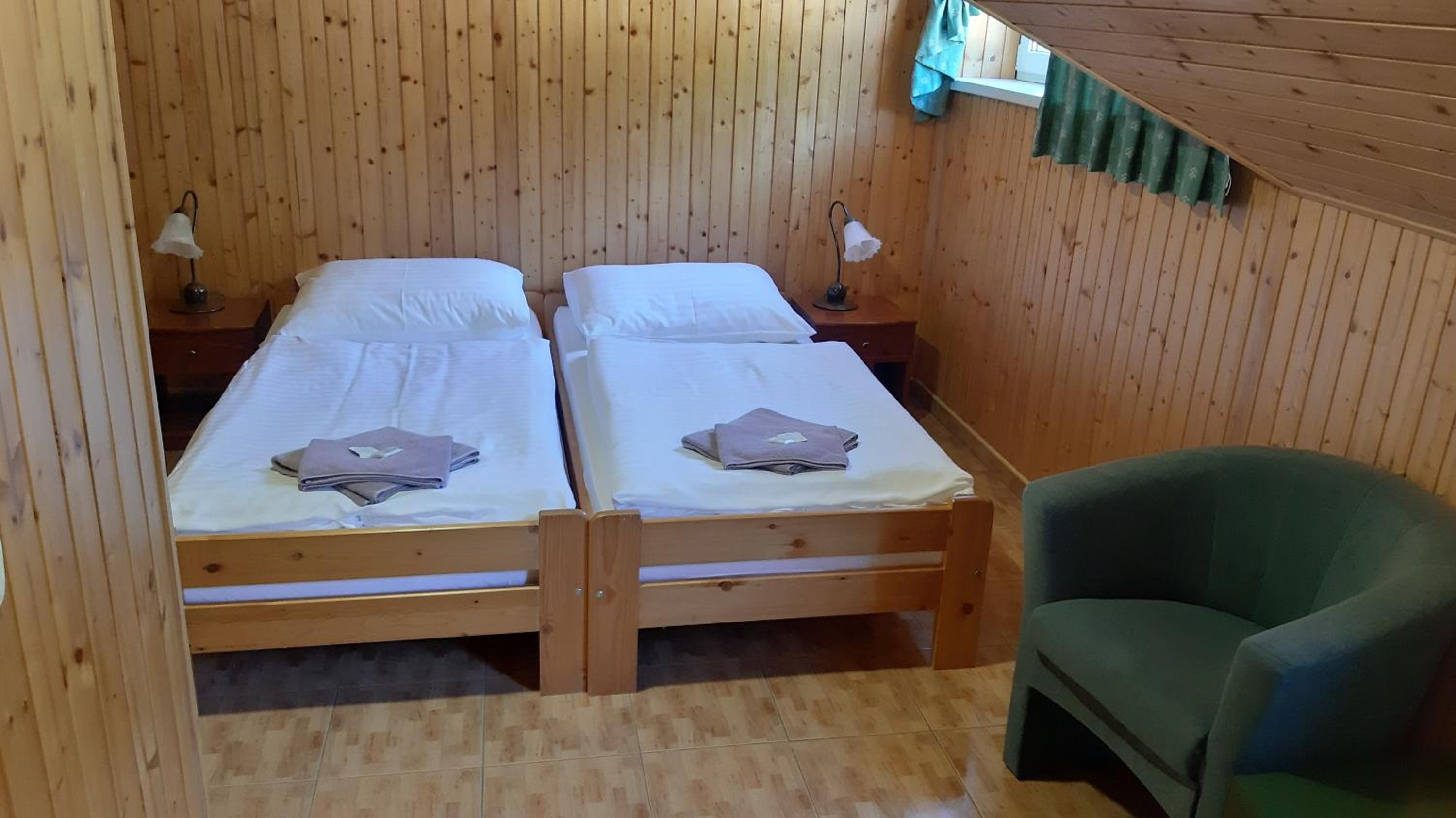 Double or Twin Room with Bathroom - Photo 4