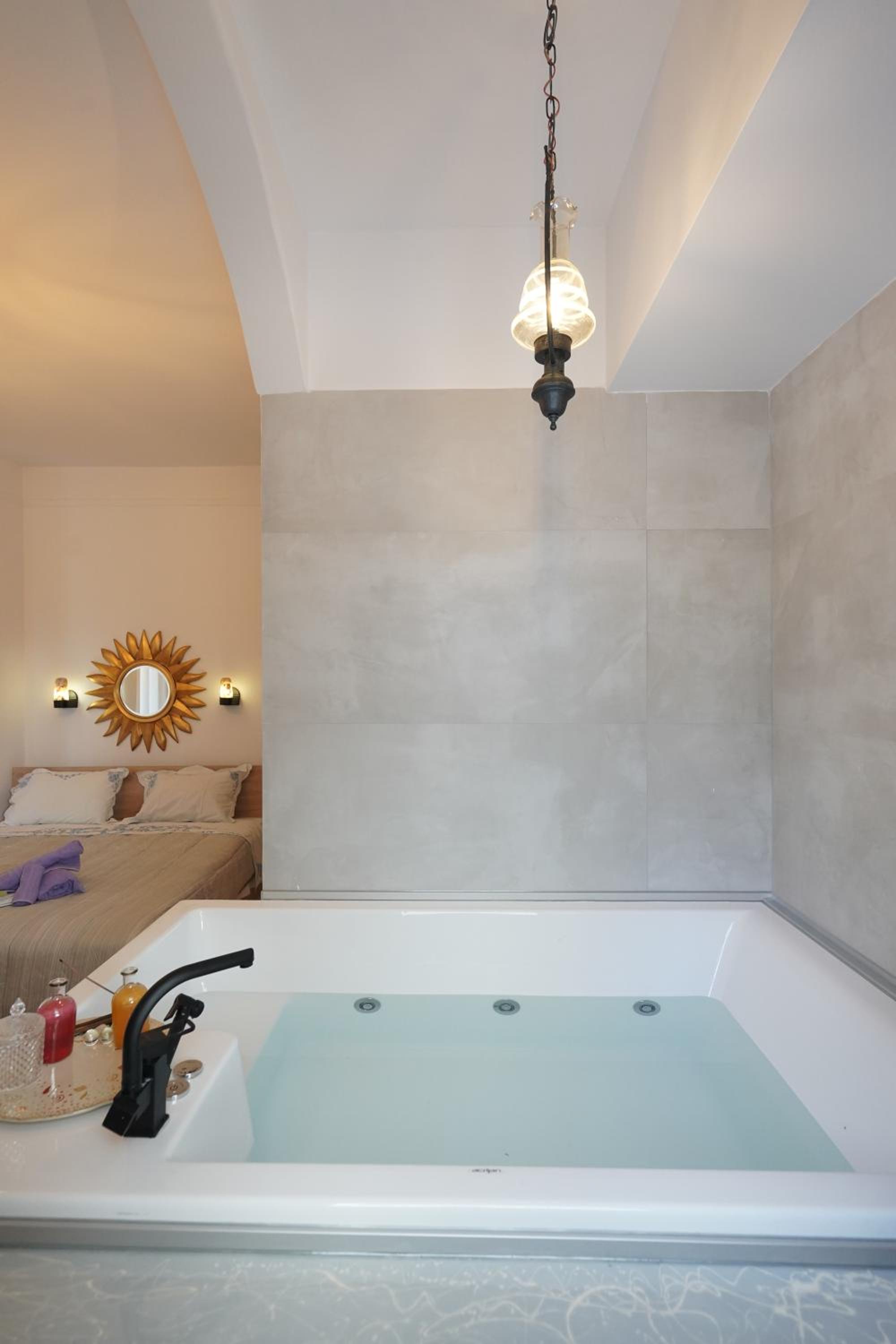 One-Bedroom Apartment - Photo 6