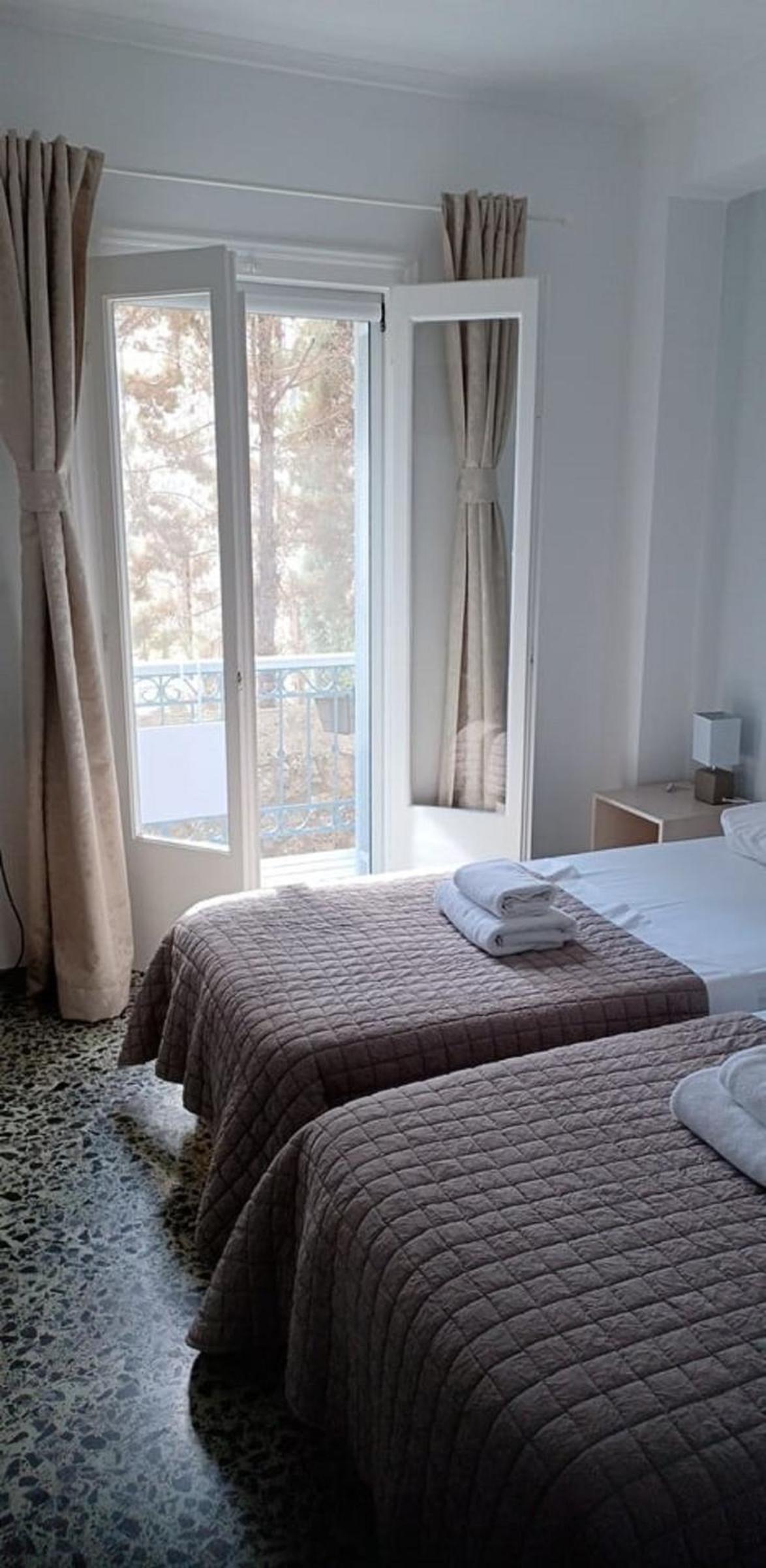 Economy Twin Room - Photo 2