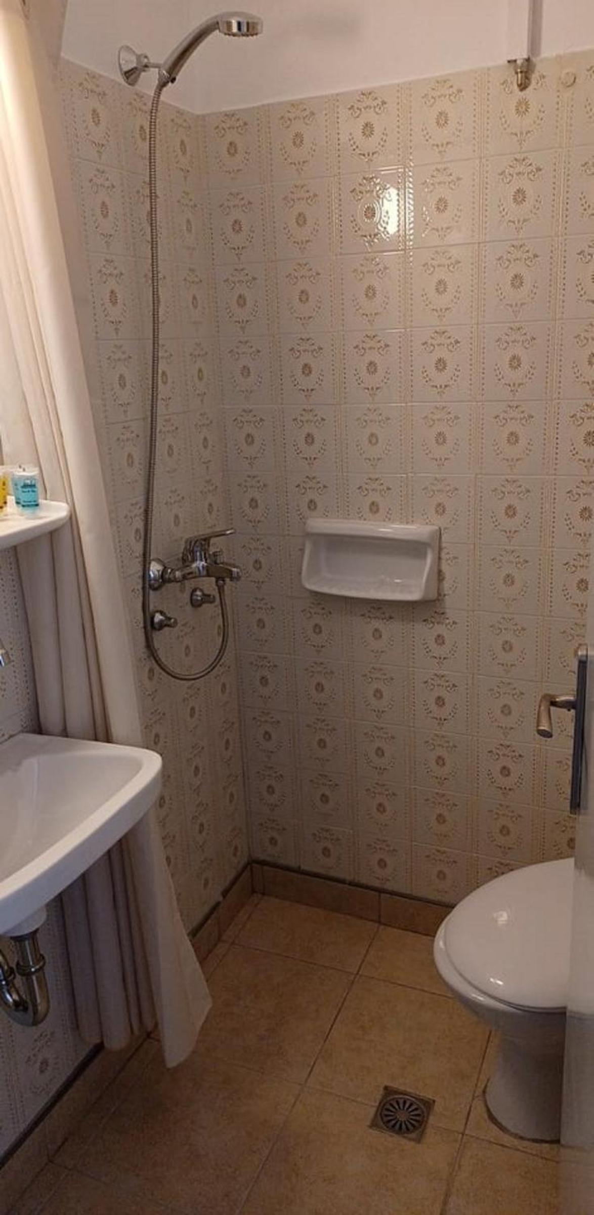 Economy Double Room - Photo 4