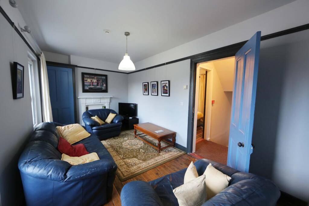Three-Bedroom Apartment - Photo 6