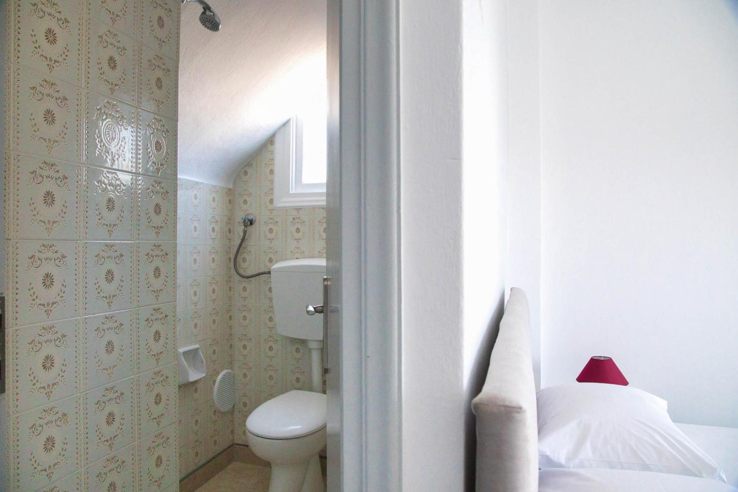 Double Room with Balcony and Sea View - Photo 3