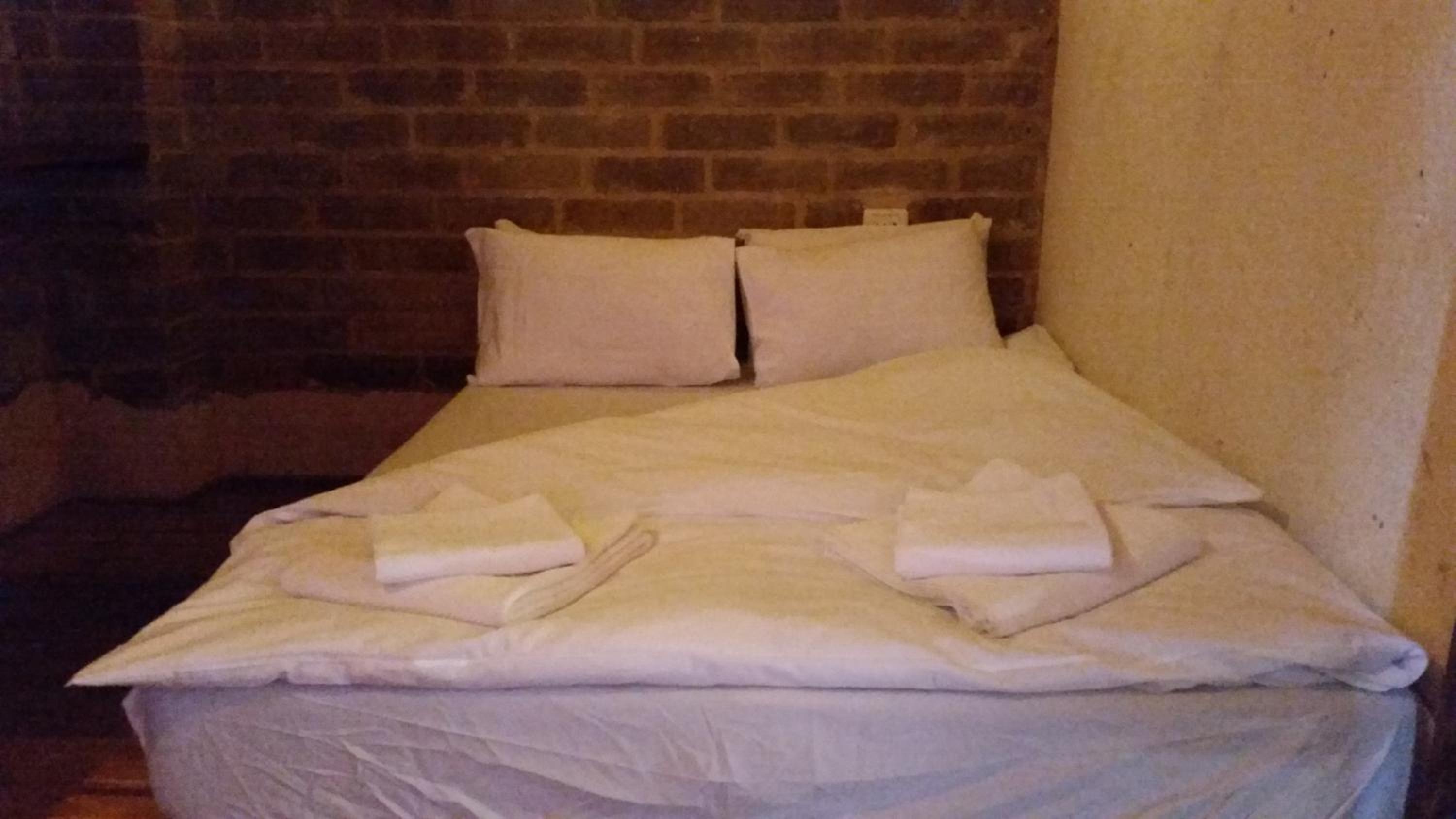 Double or Twin Room - Photo 8