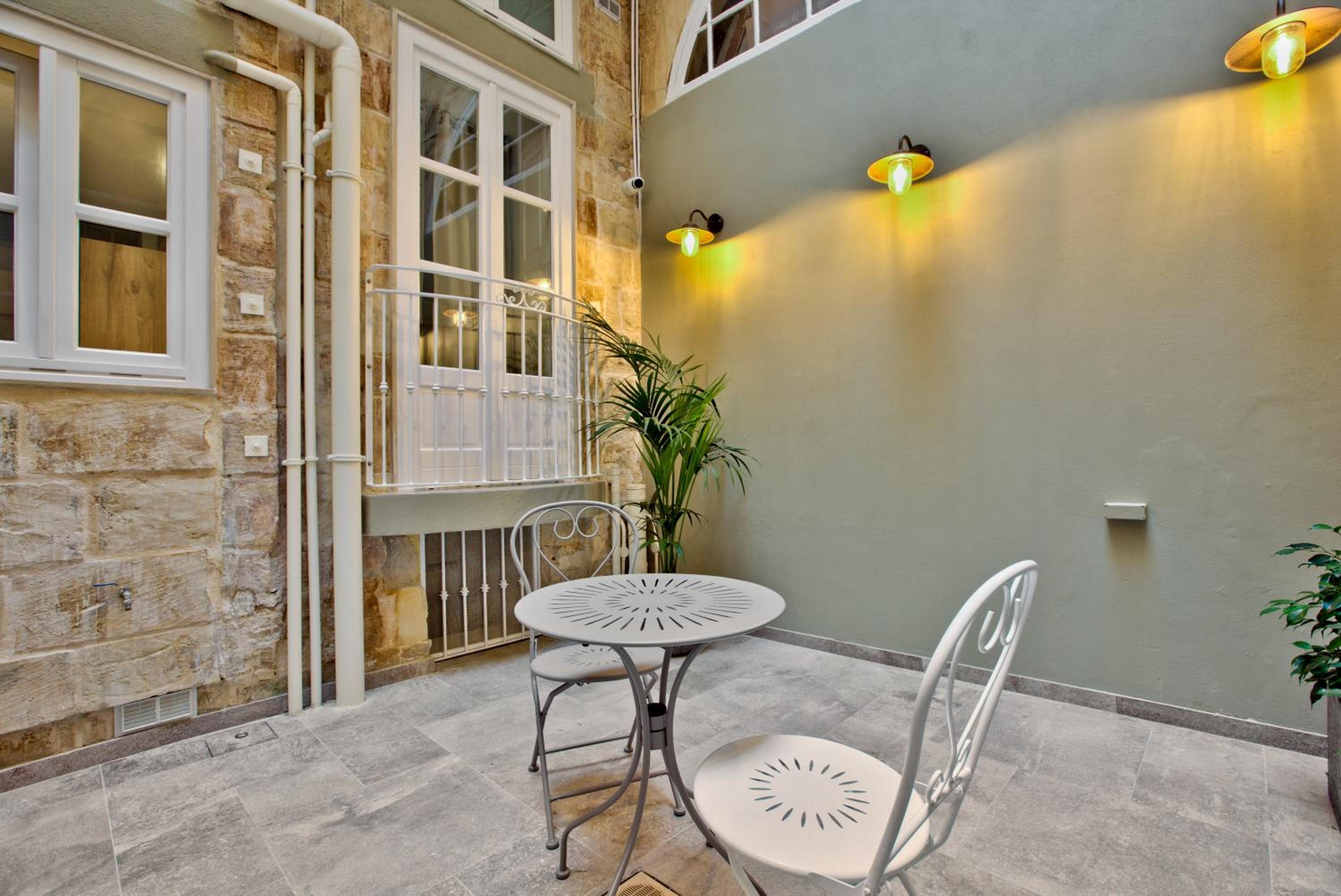 Double Room - Photo 9
