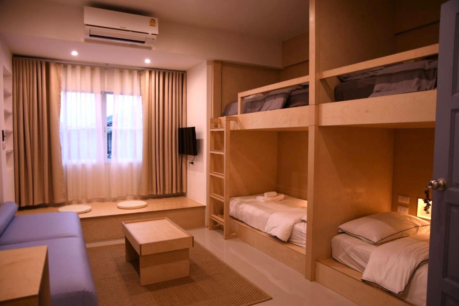 Quadruple Room with Private Bathroom - Photo 1