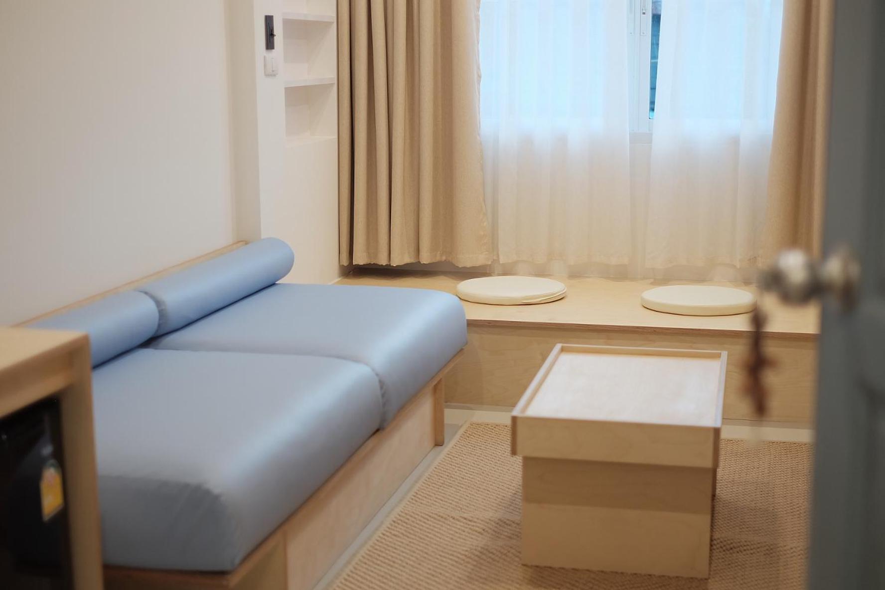 Quadruple Room with Private Bathroom - Photo 7