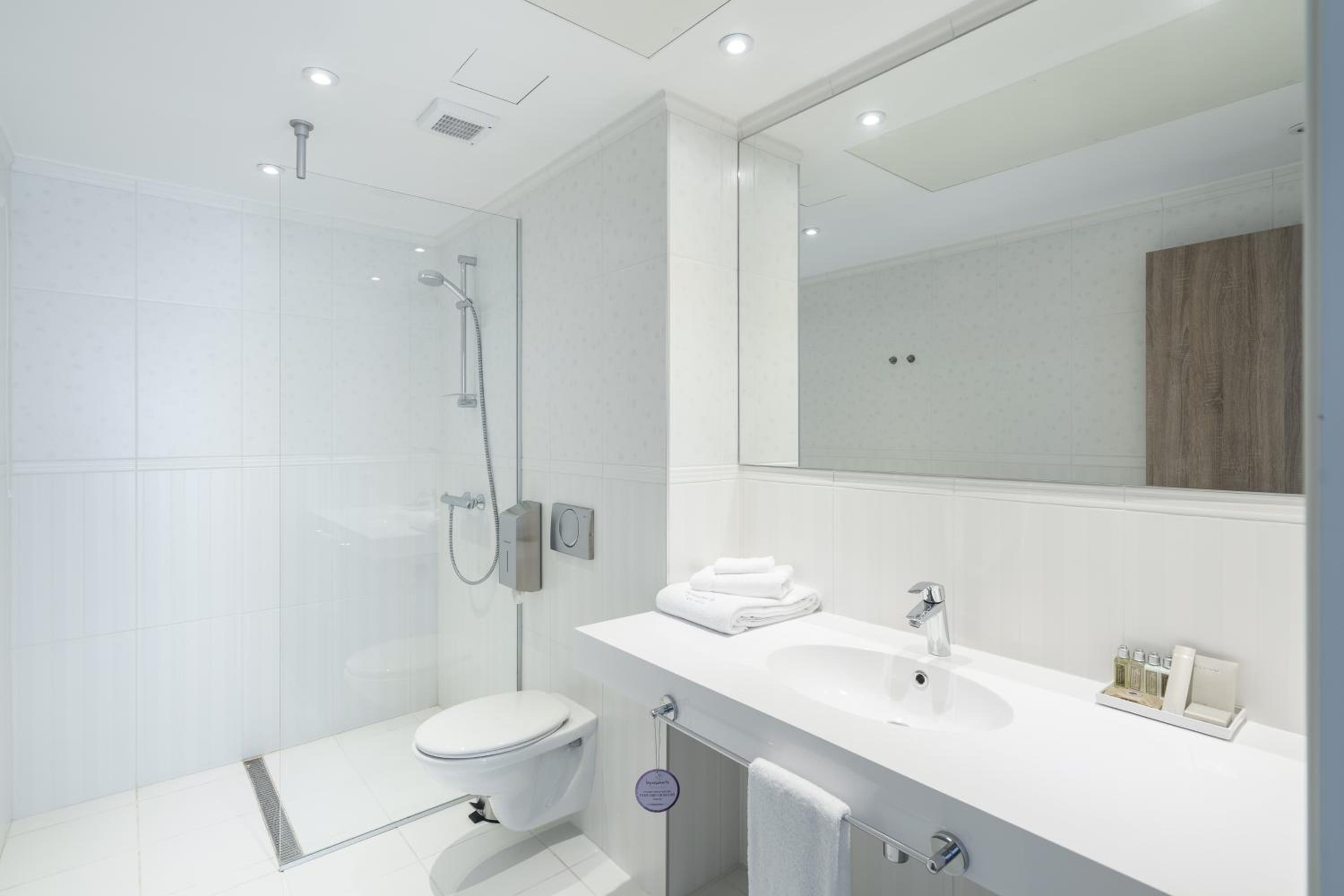 Deluxe Double or Twin Room - Photo 14