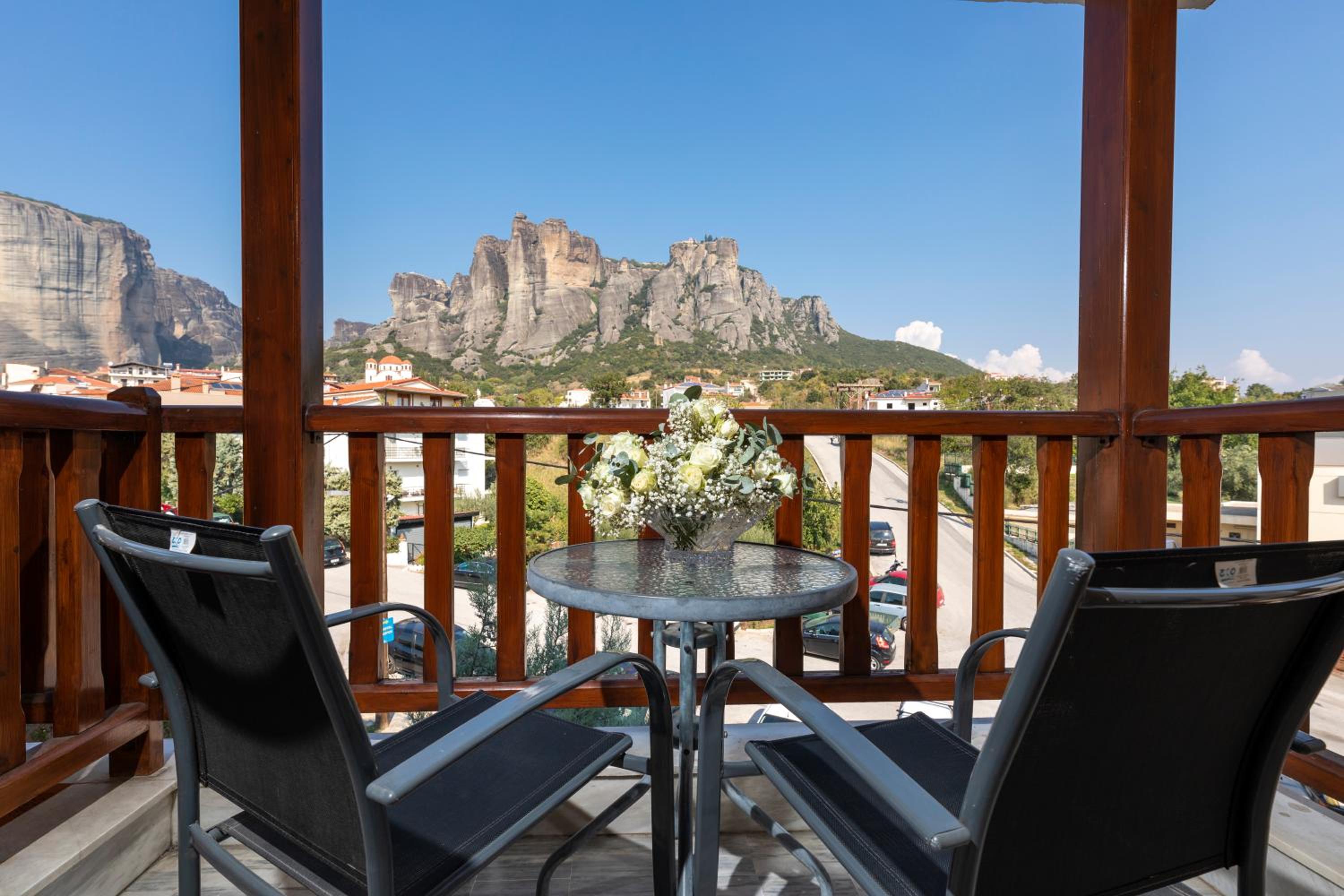Double or Twin Room with Meteora View - Photo 8