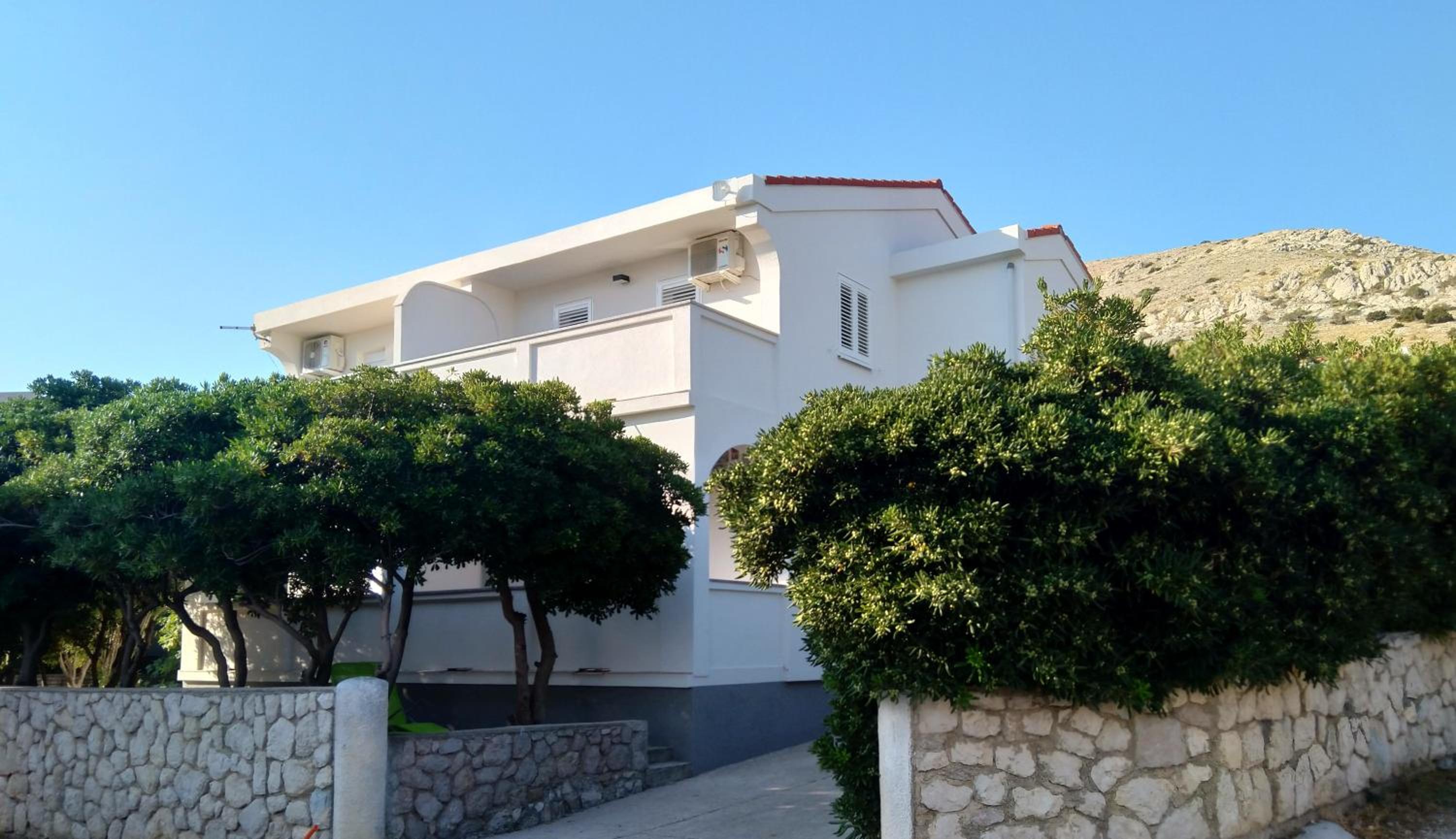 Apartment with Sea View - Photo 5
