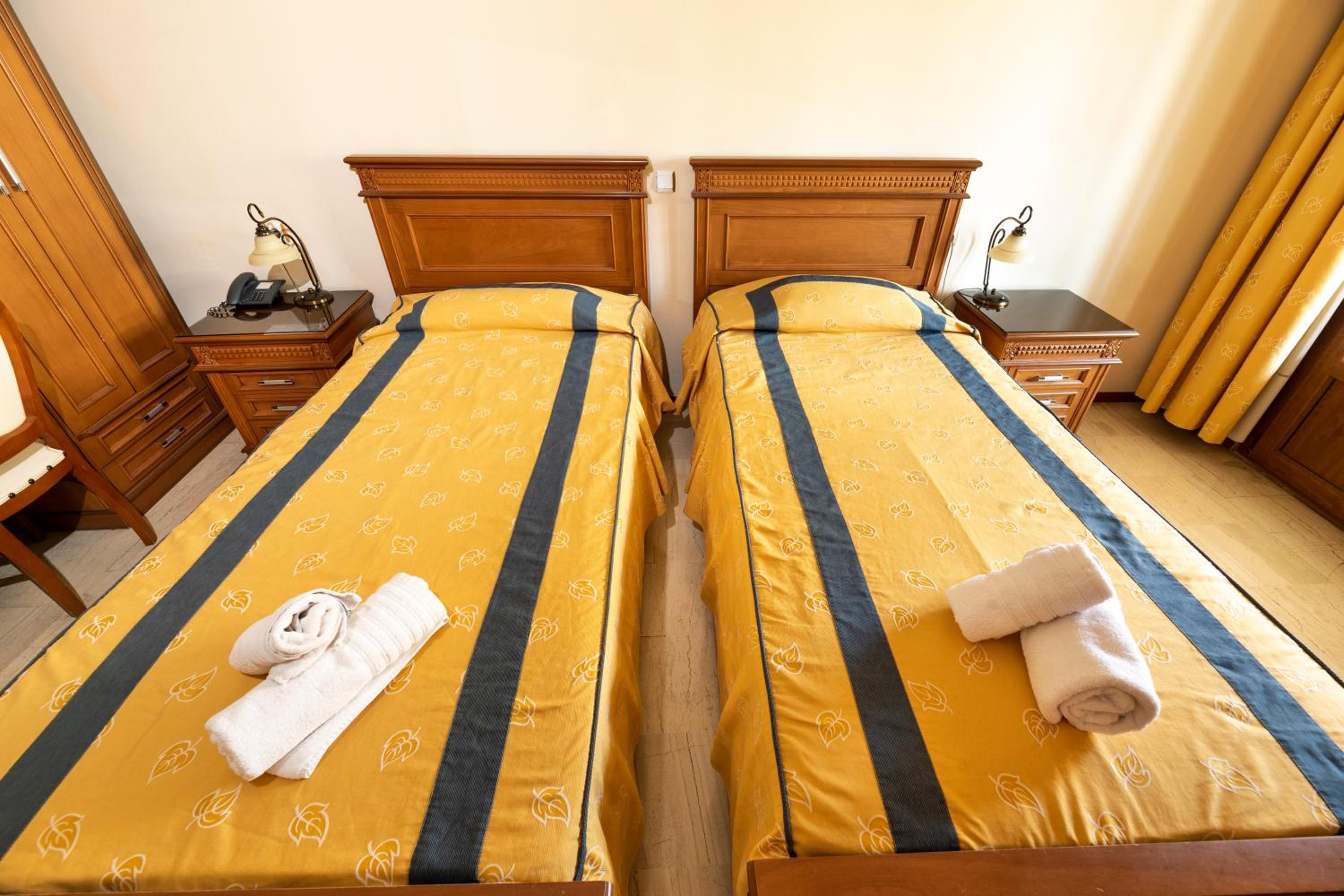 Twin Room with City View - Photo 1