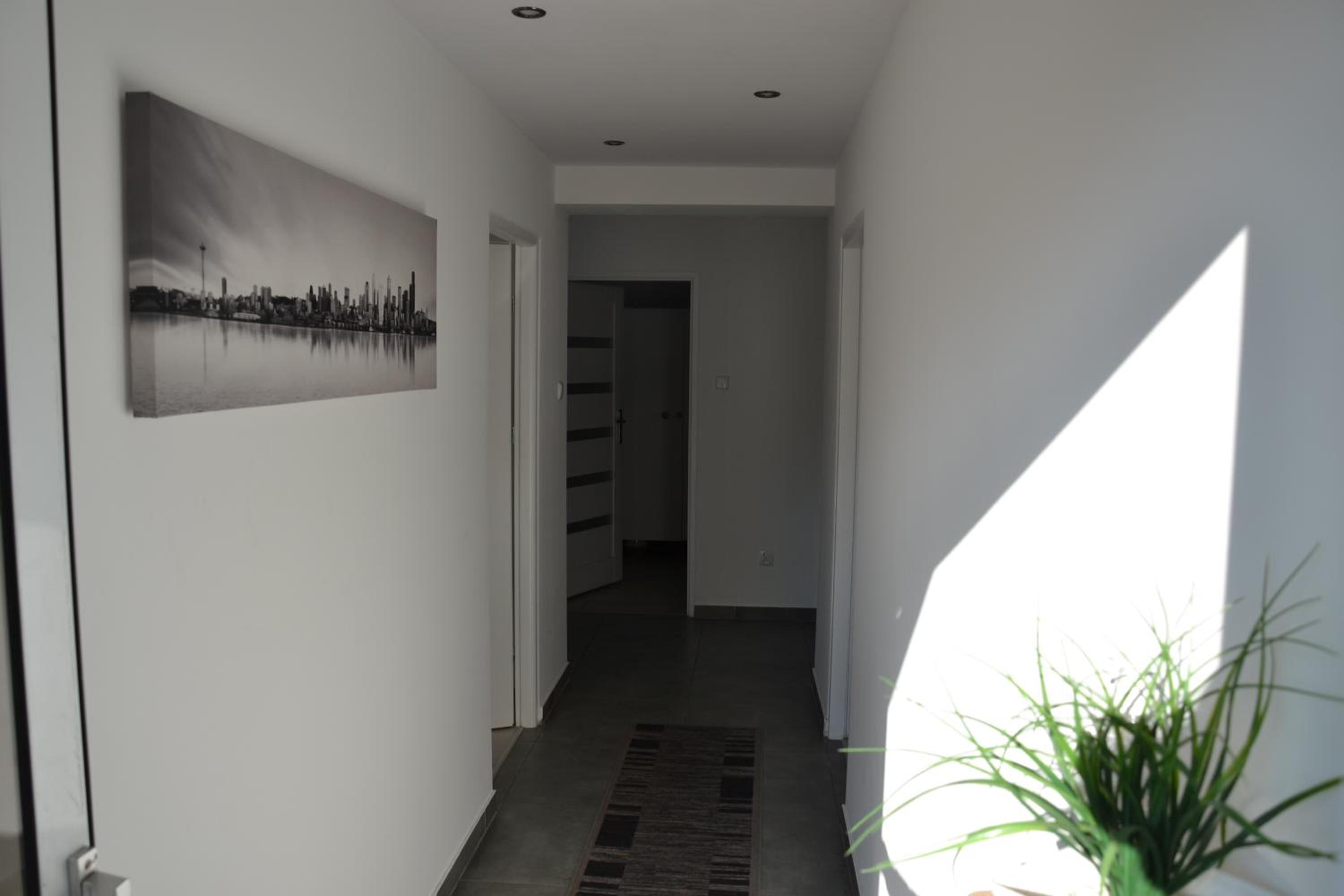 Large Double Room - Photo 6