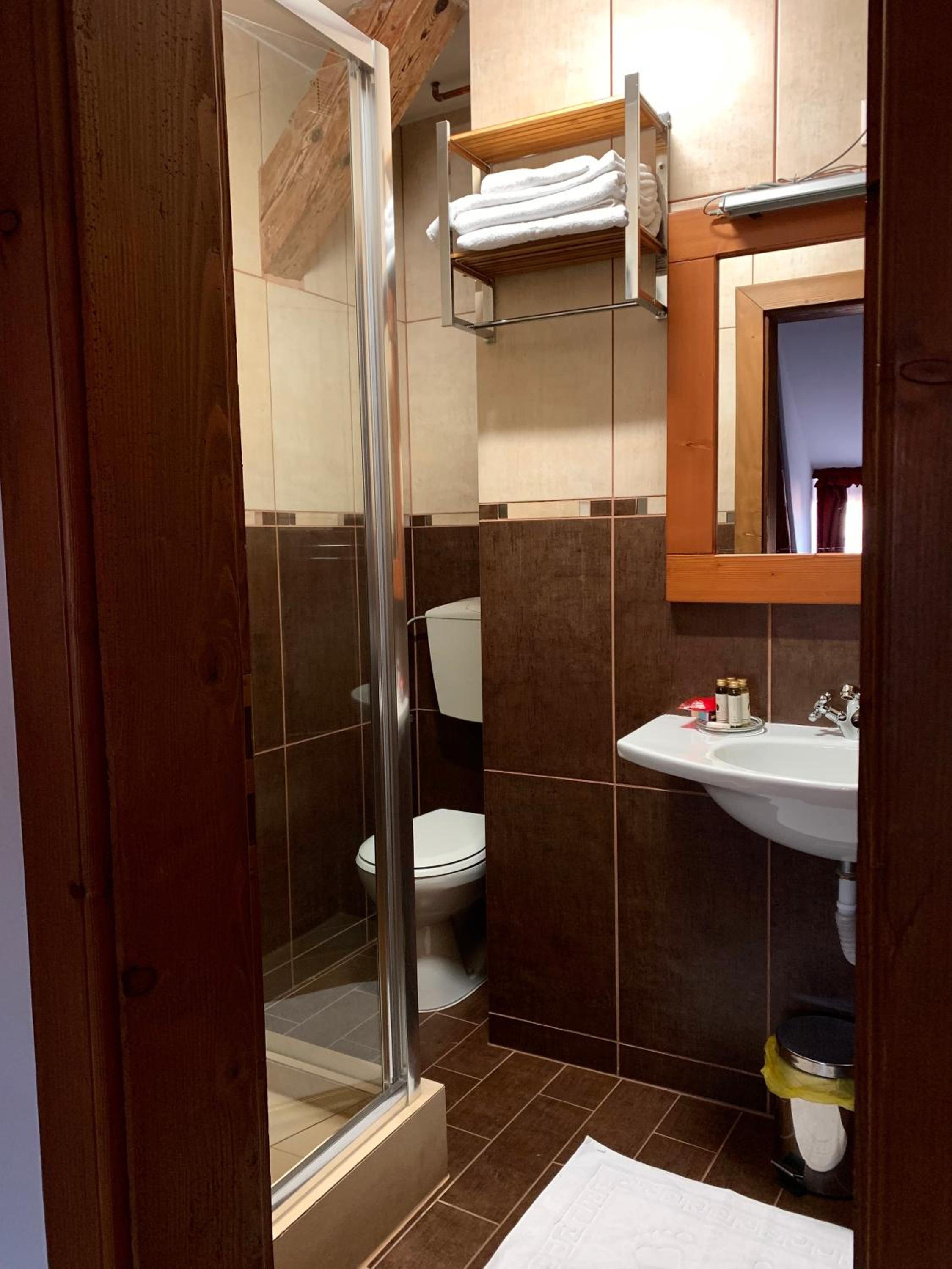 Double Room - Photo 8