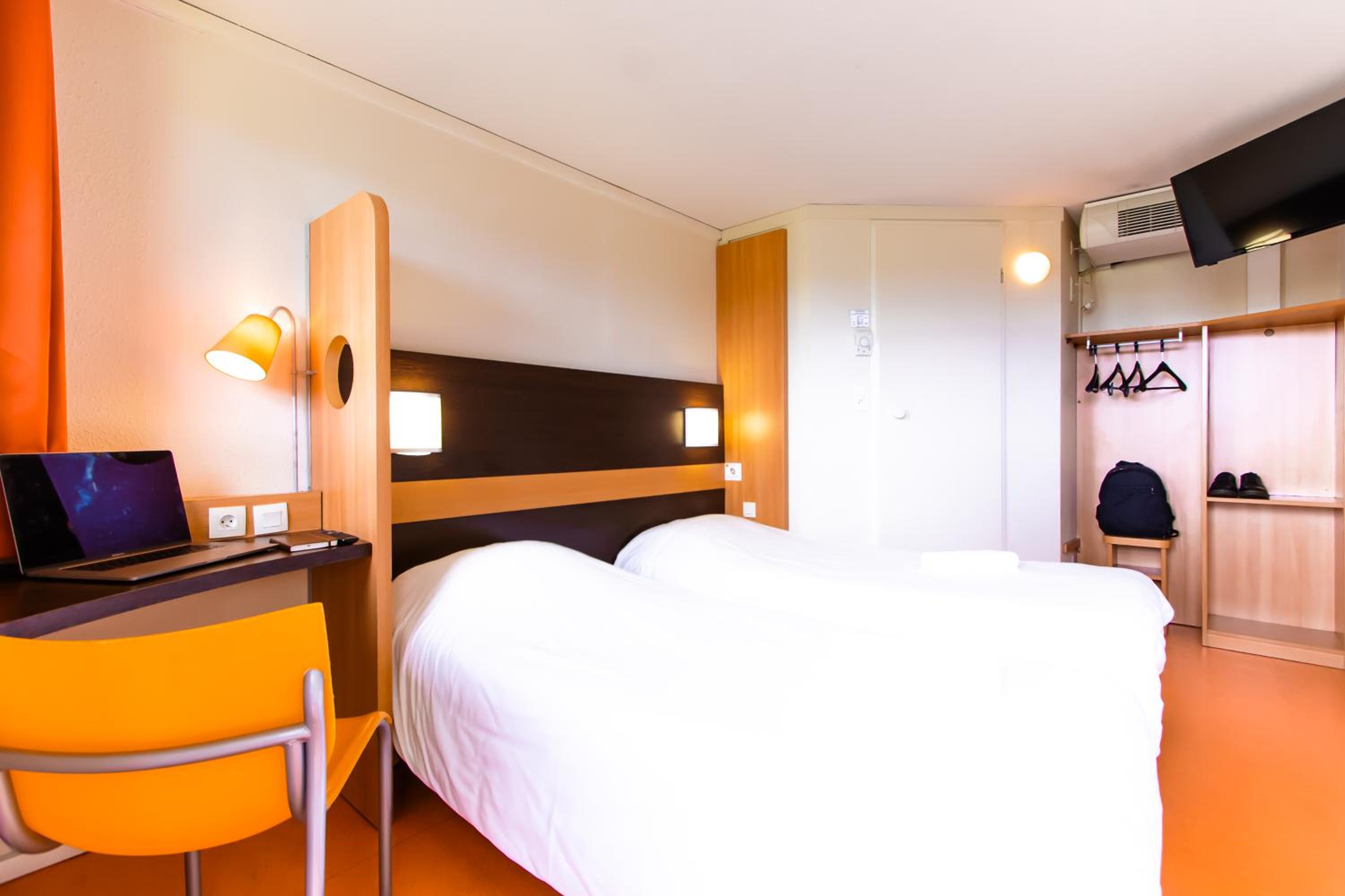 Twin Room - Photo 1