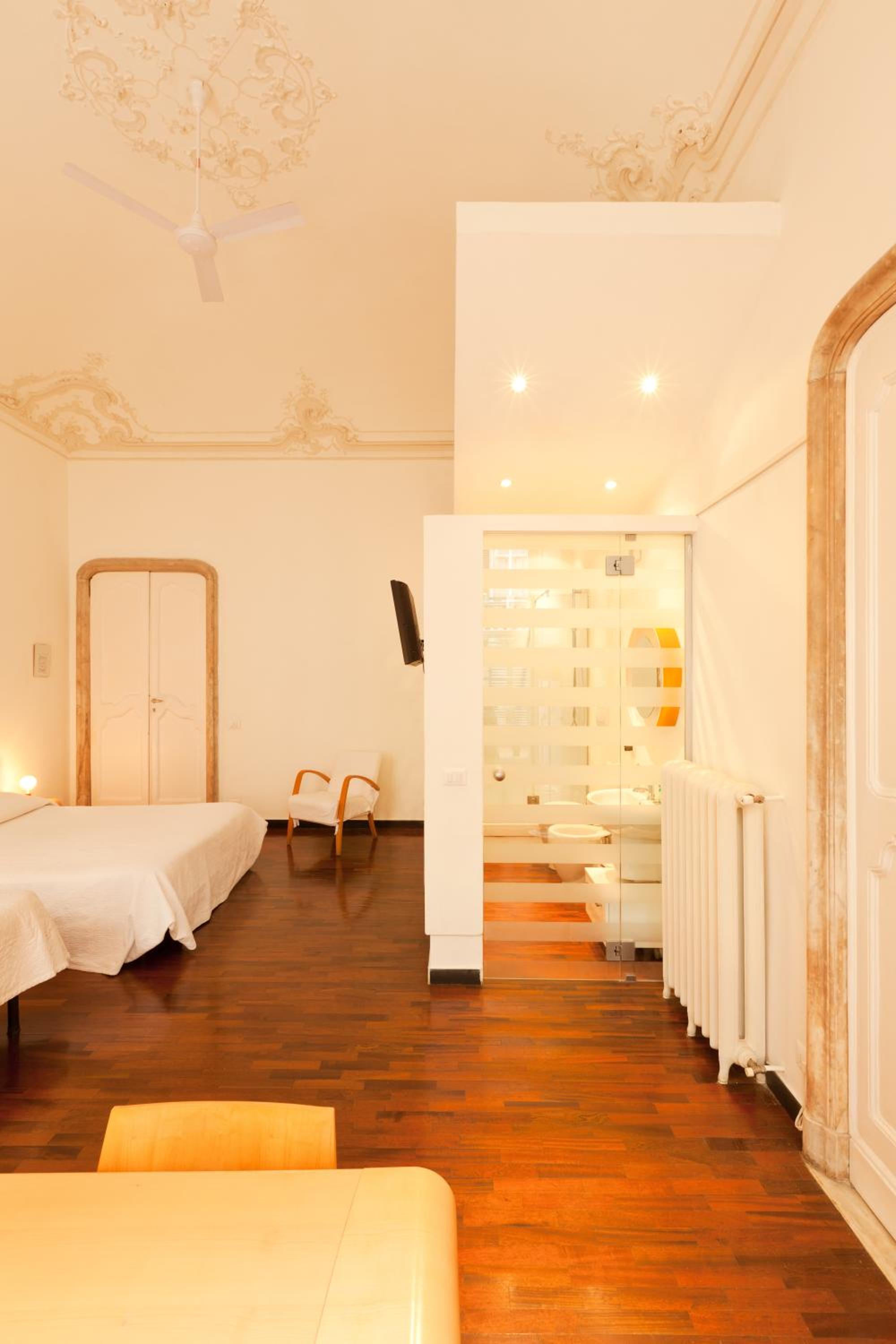 Double Room (1 Adult) - Photo 4