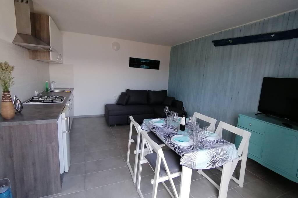 Apartment with Sea View photo 2