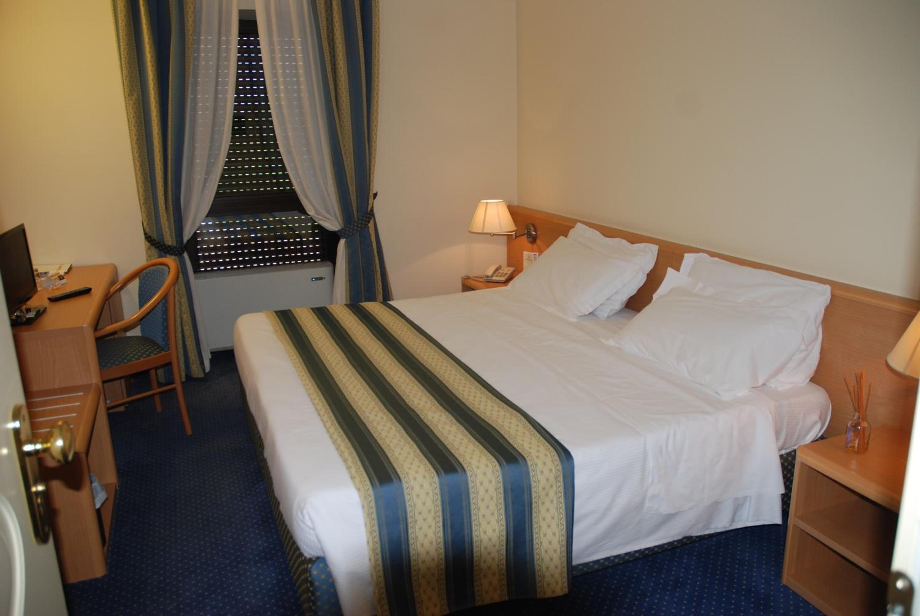 Double Room - Photo 5