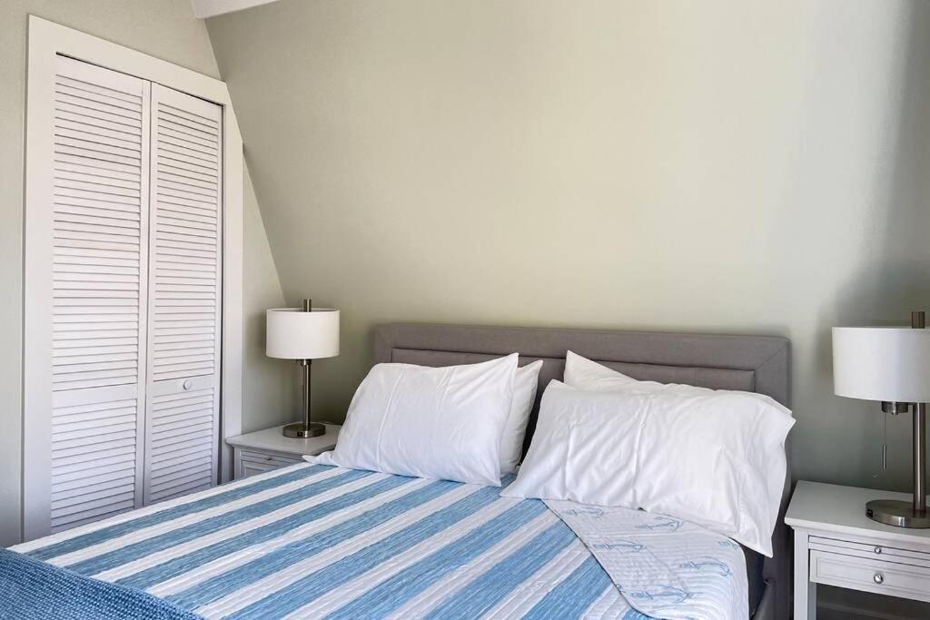Two-Bedroom Apartment - Photo 24