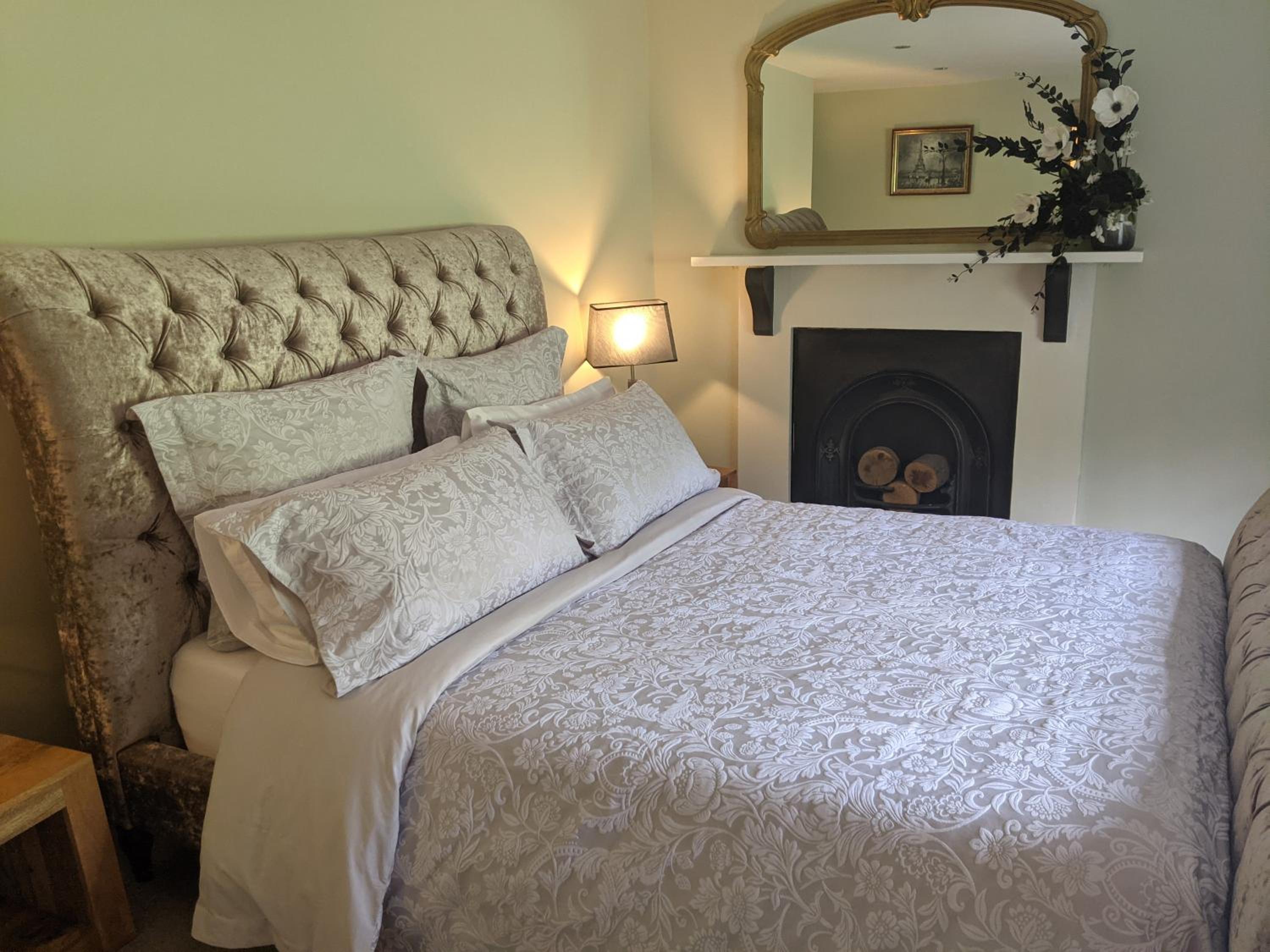 Deluxe King Suite photo 2