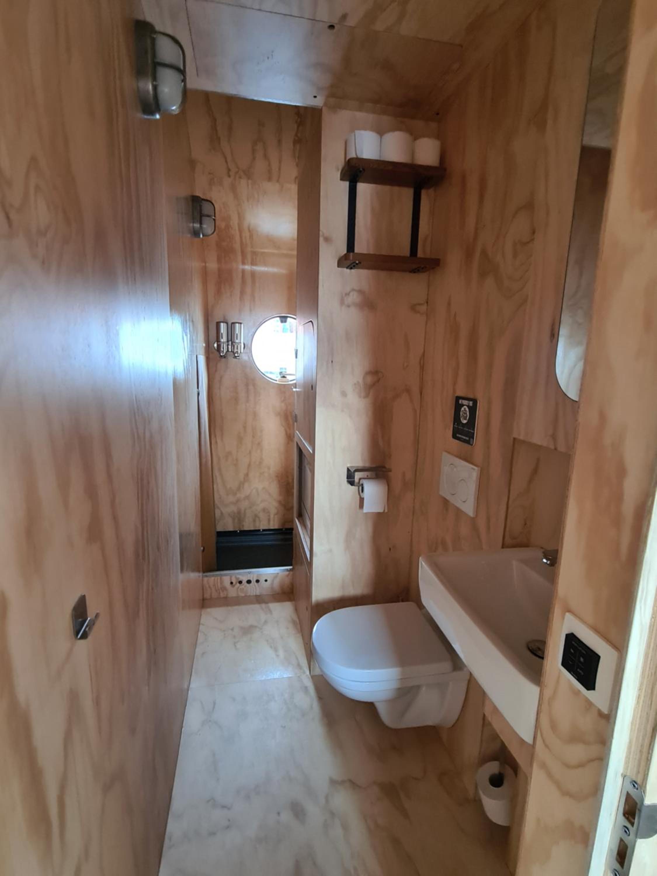 Two-Bedroom House - Photo 12