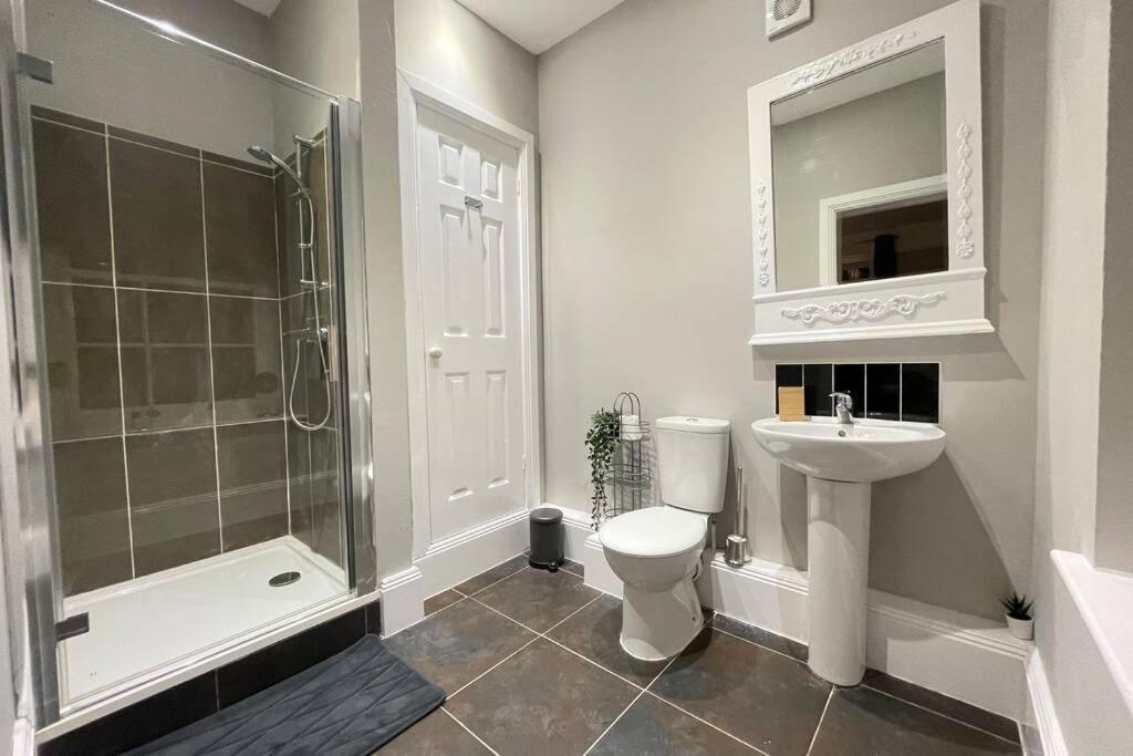 One-Bedroom Apartment - Photo 3