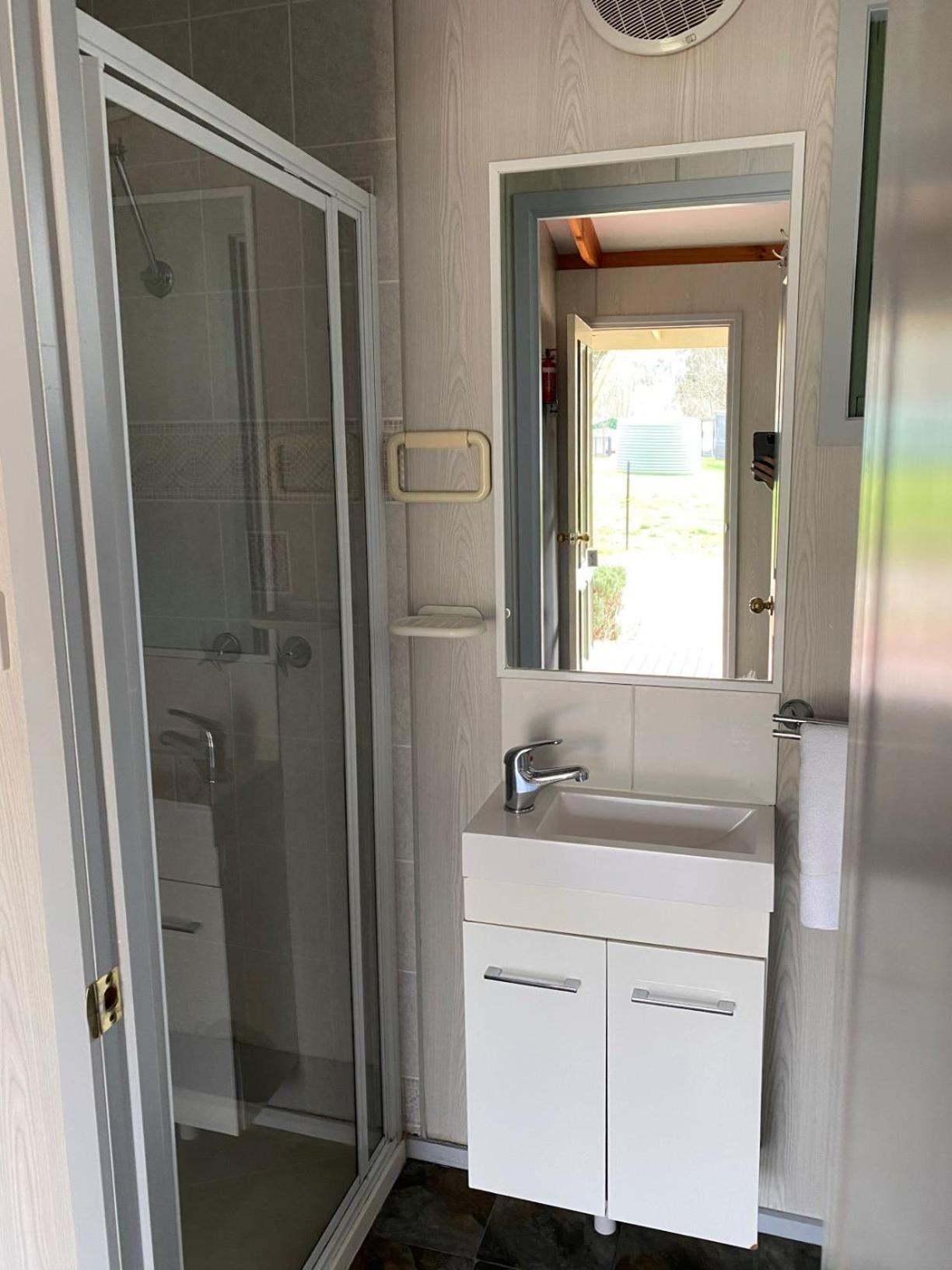 Economy Two-Bedroom Cabin - Sleeps 4 photo 2