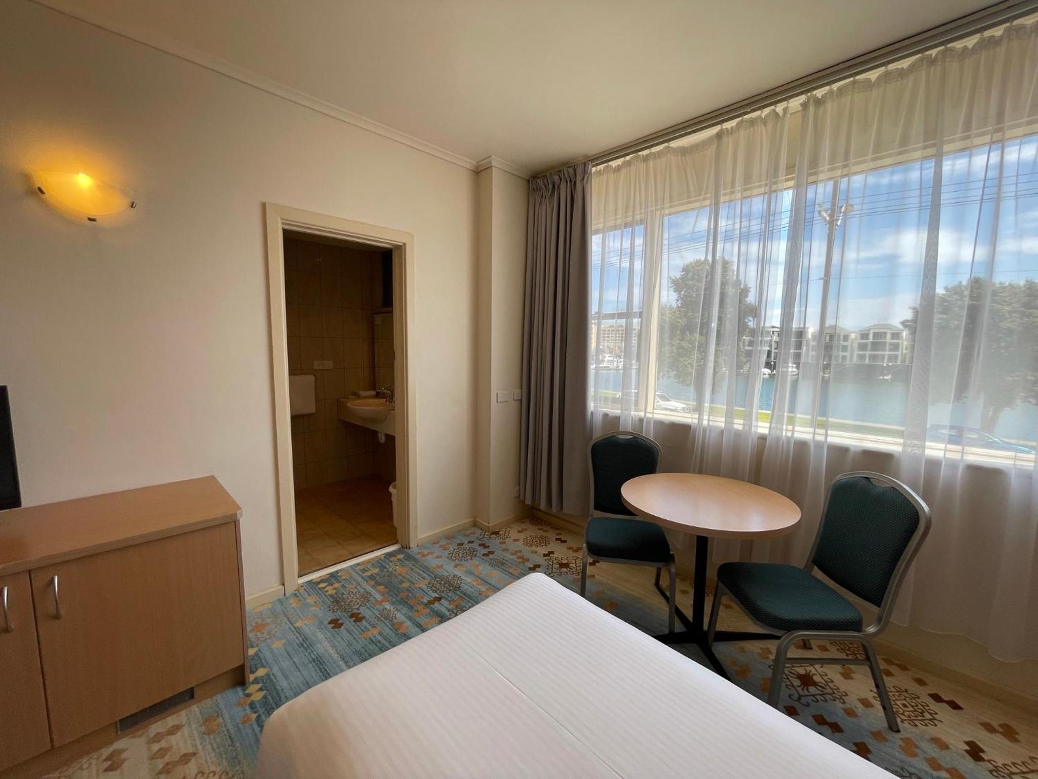 Double or Twin Room with View - Photo 6