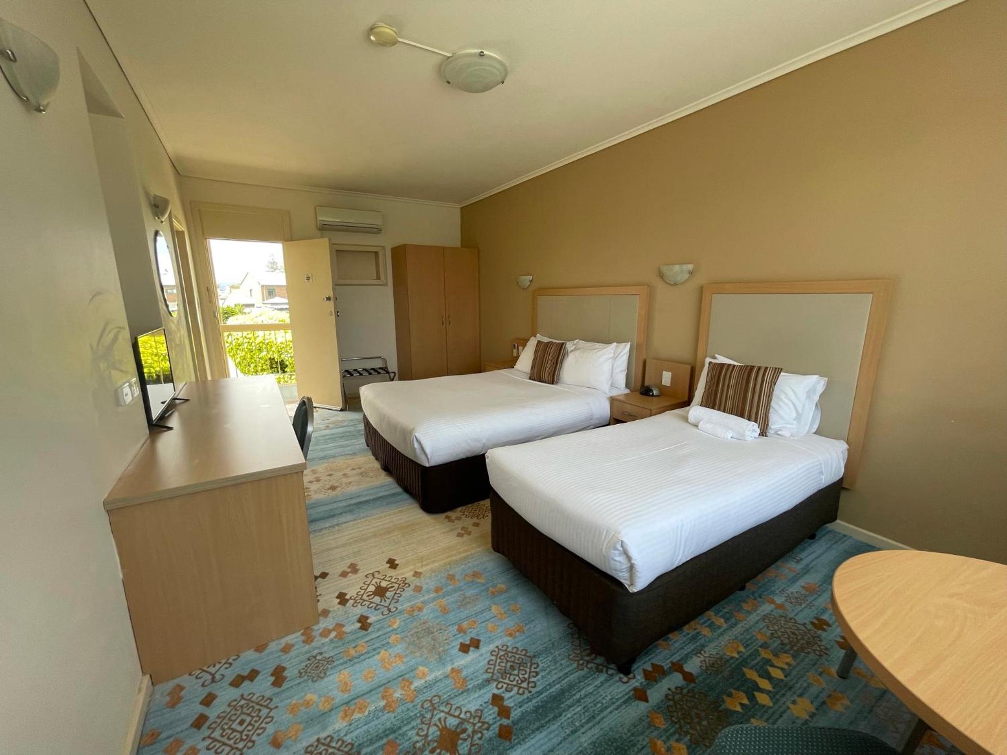 Double or Twin Room with View - Photo 12