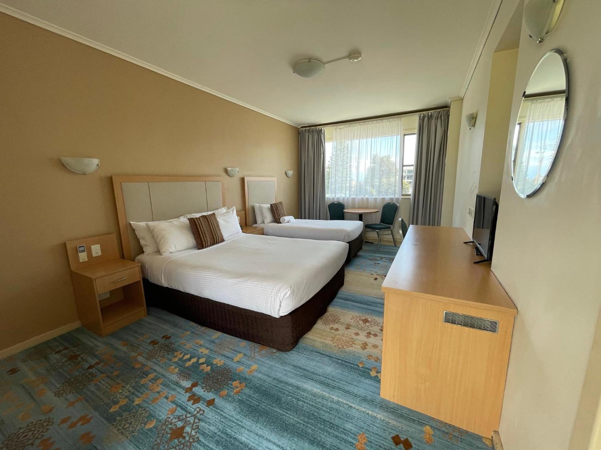 Double or Twin Room with View - Photo 11