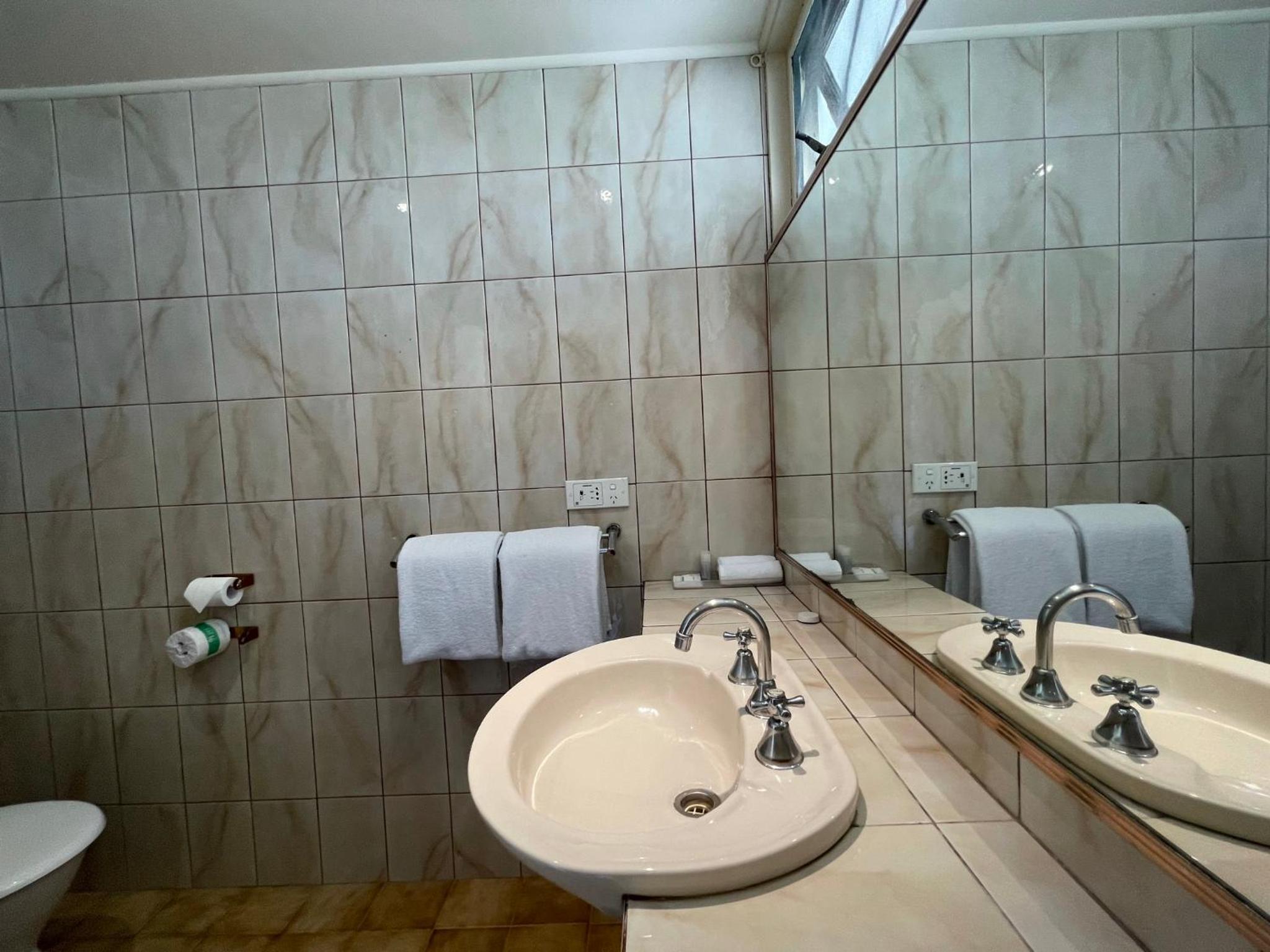 Double or Twin Room with View - Photo 9