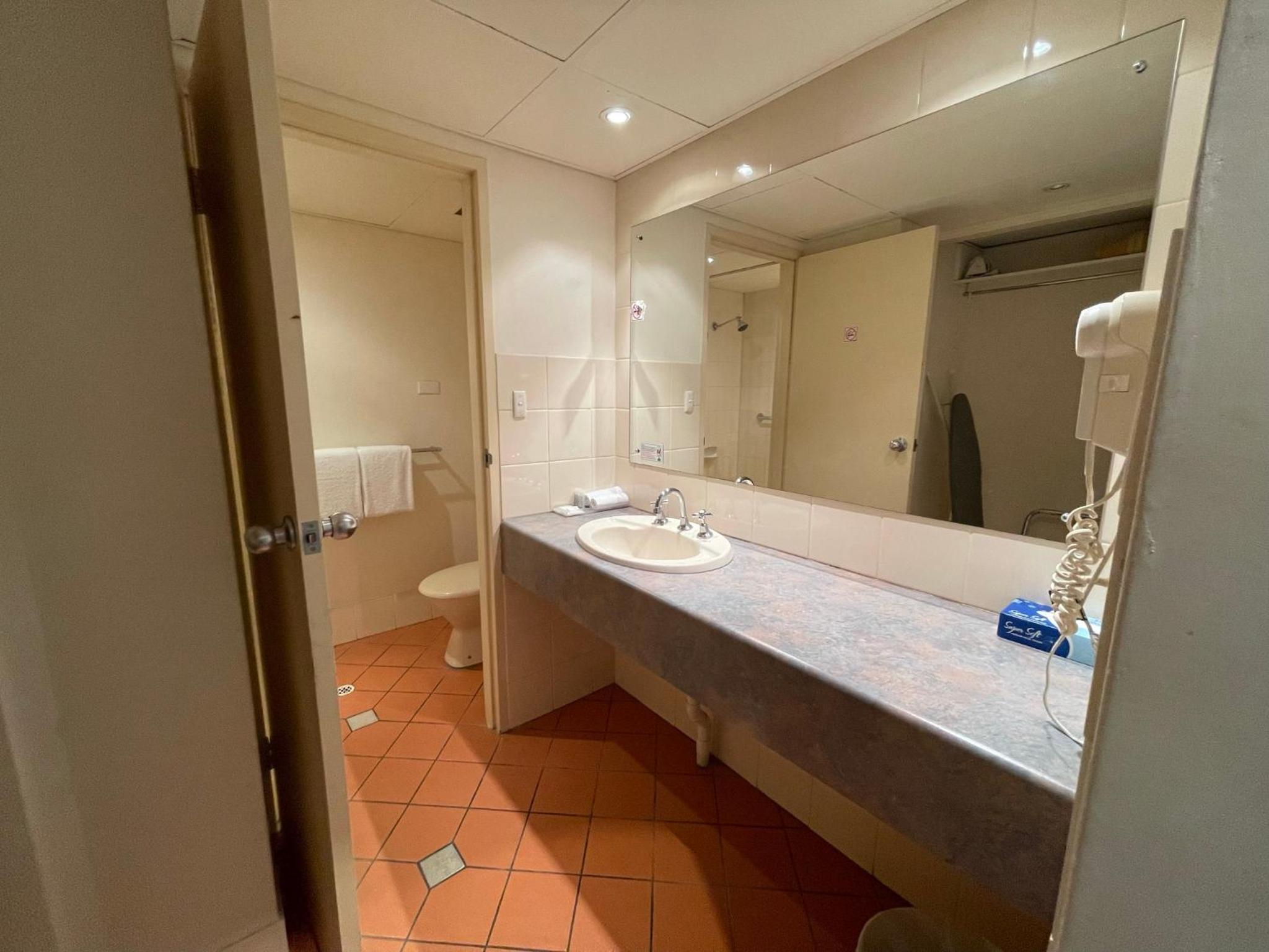 Standard Double or Twin Room with Balcony - Photo 6