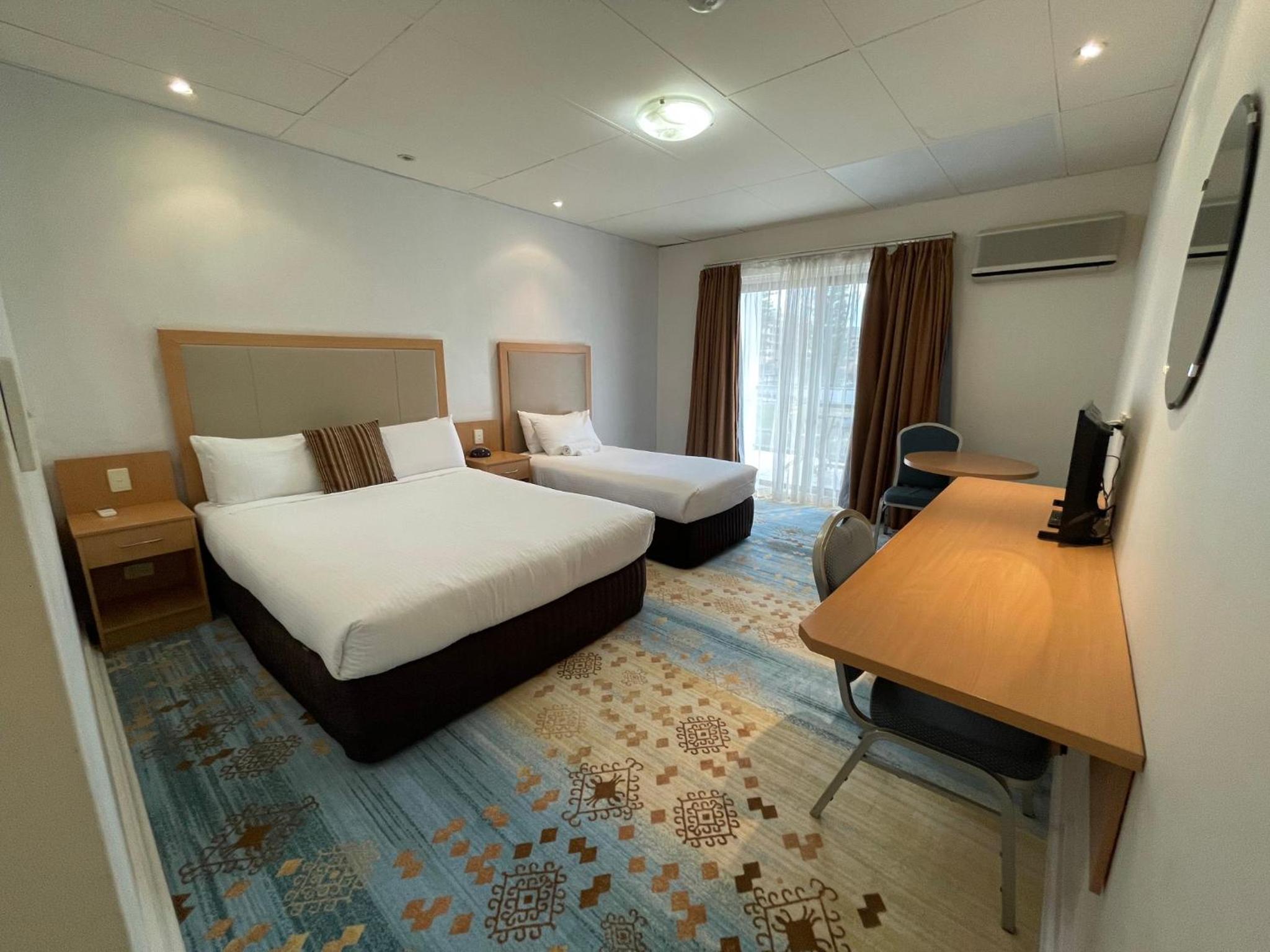 Standard Double or Twin Room with Balcony - Photo 7