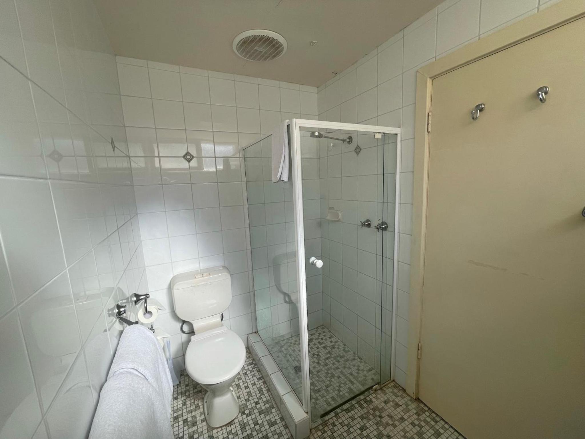 Standard Double or Twin Room - Photo 9