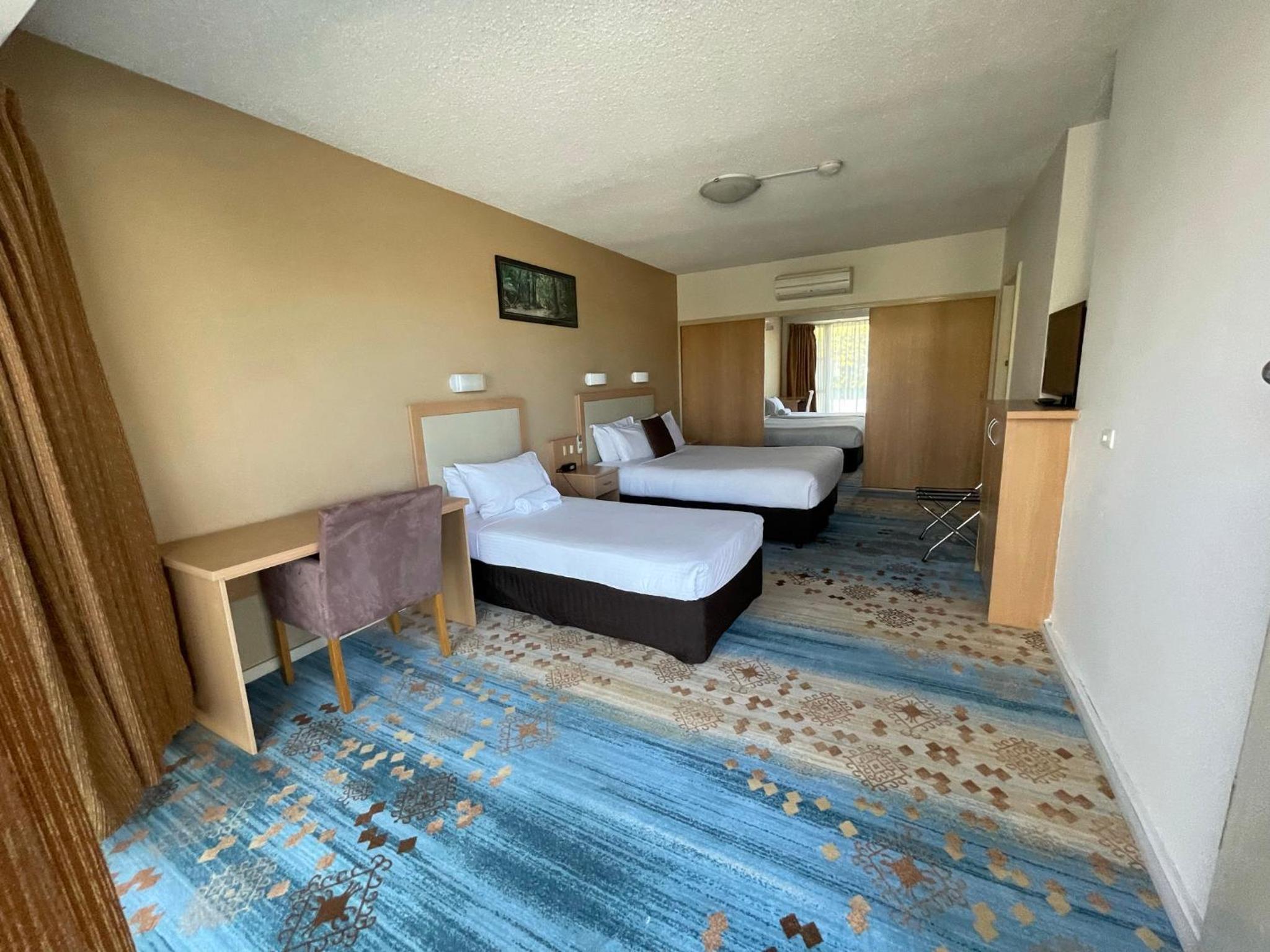 Standard Double or Twin Room - Photo 10