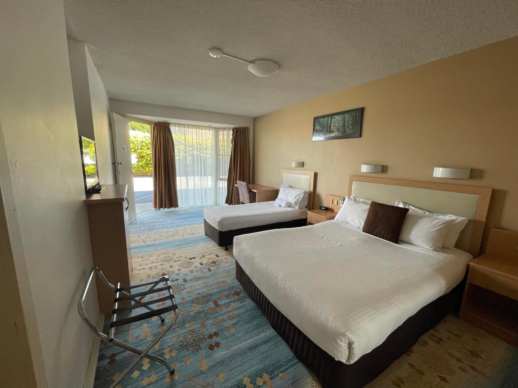 Standard Double or Twin Room - Photo 11