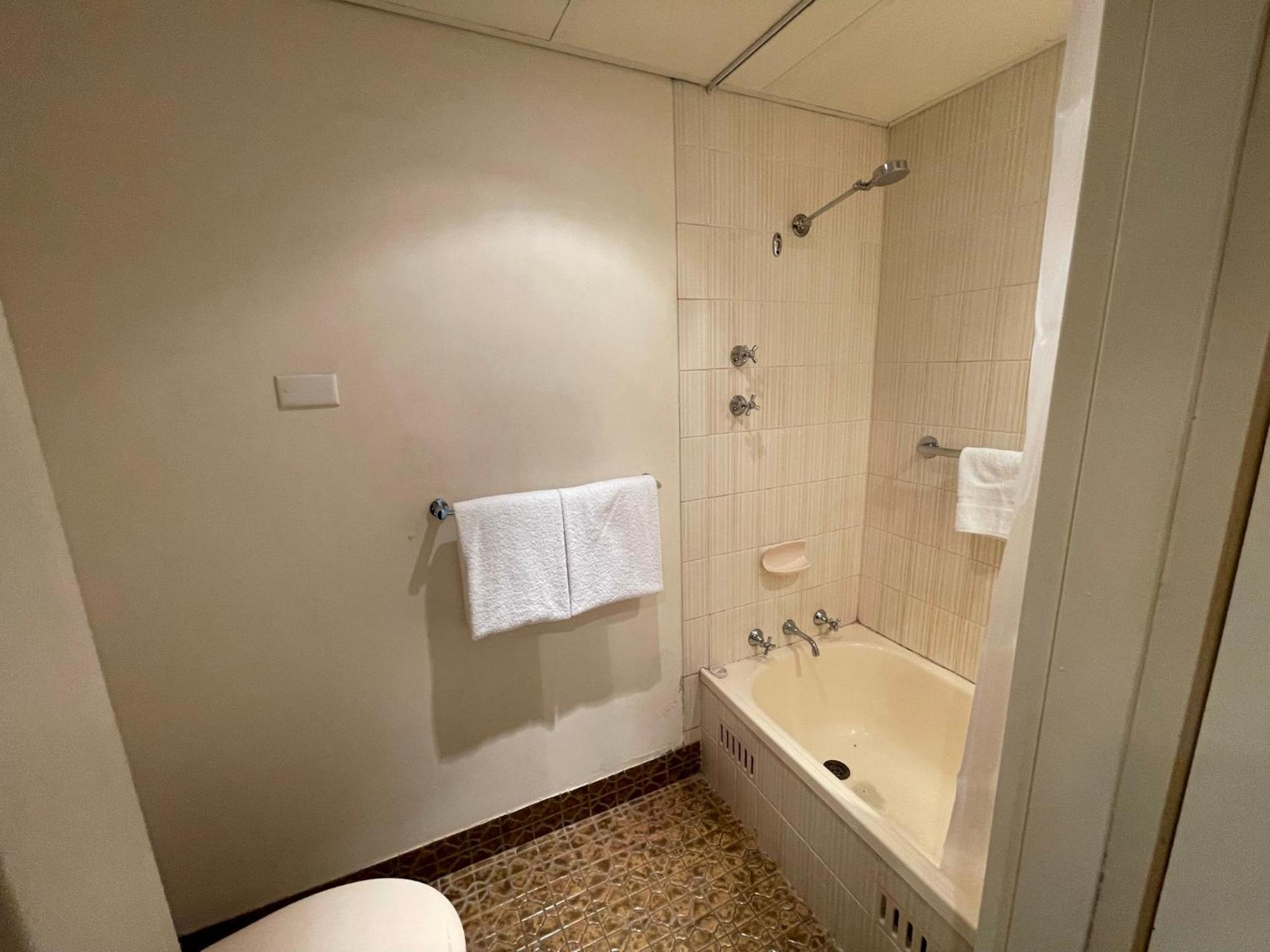 Standard Double or Twin Room - Photo 5