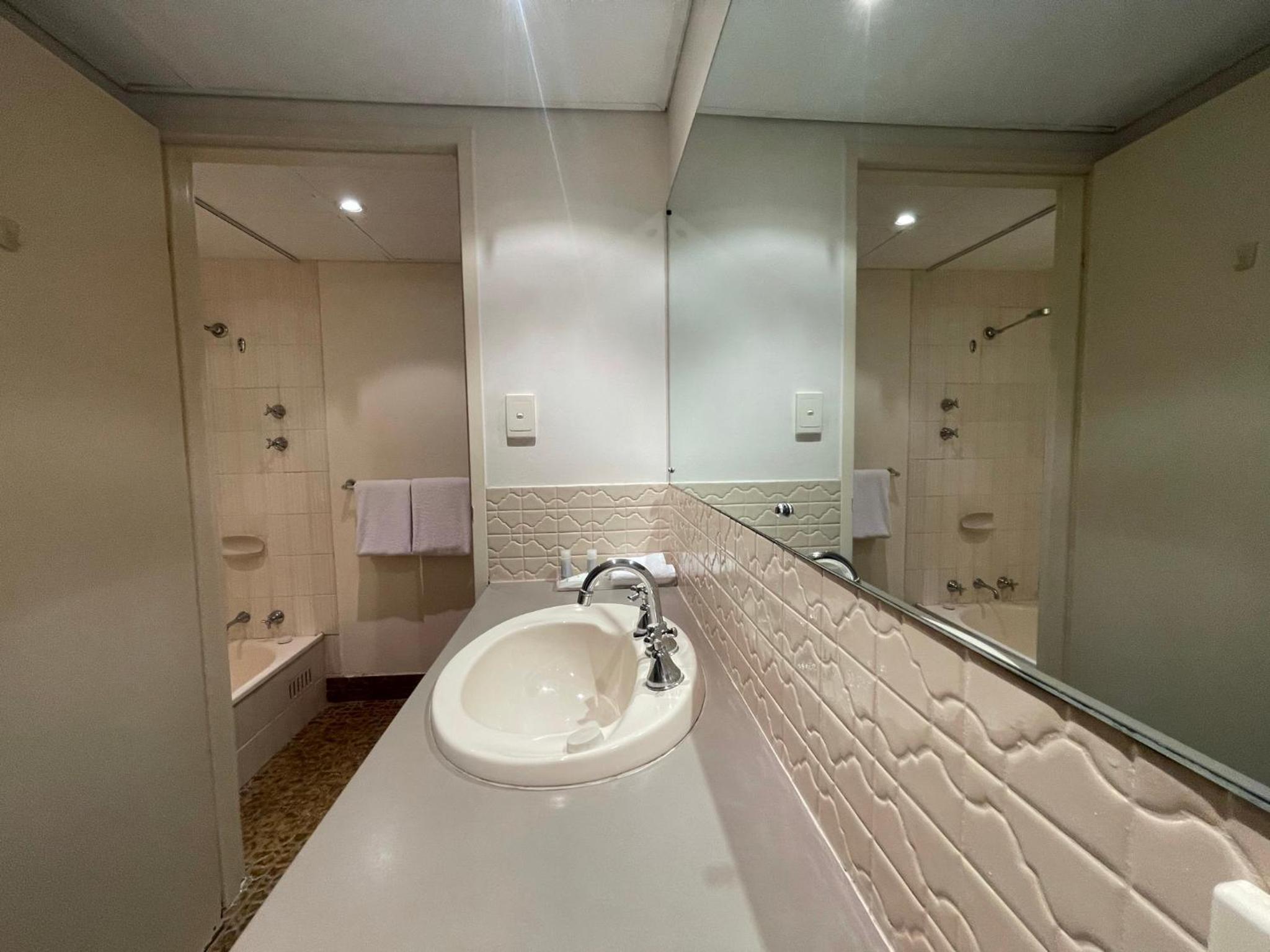 Standard Double Room - Photo 11