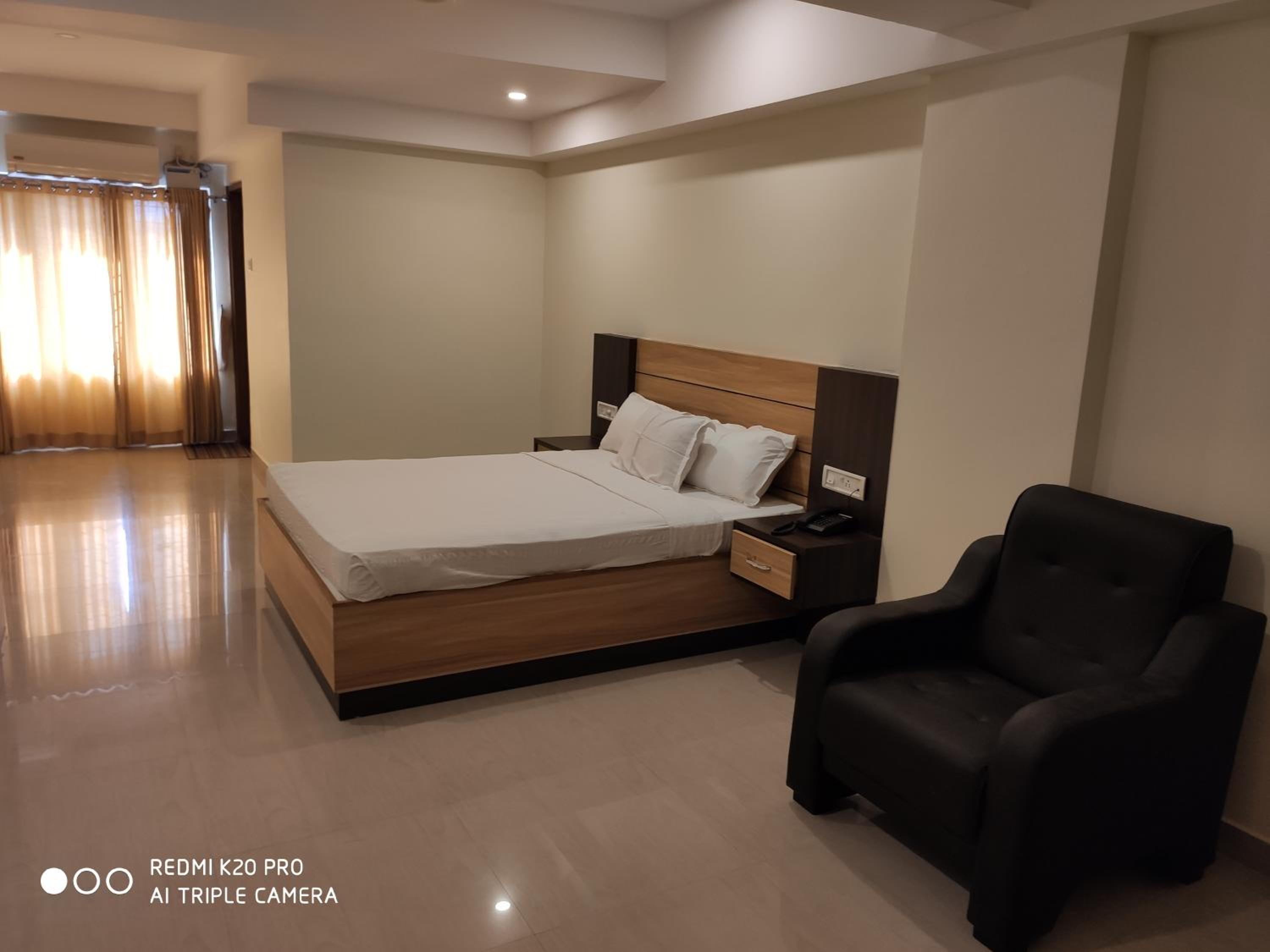 Deluxe Double Room (2 Adults + 1 Child) - Photo 6