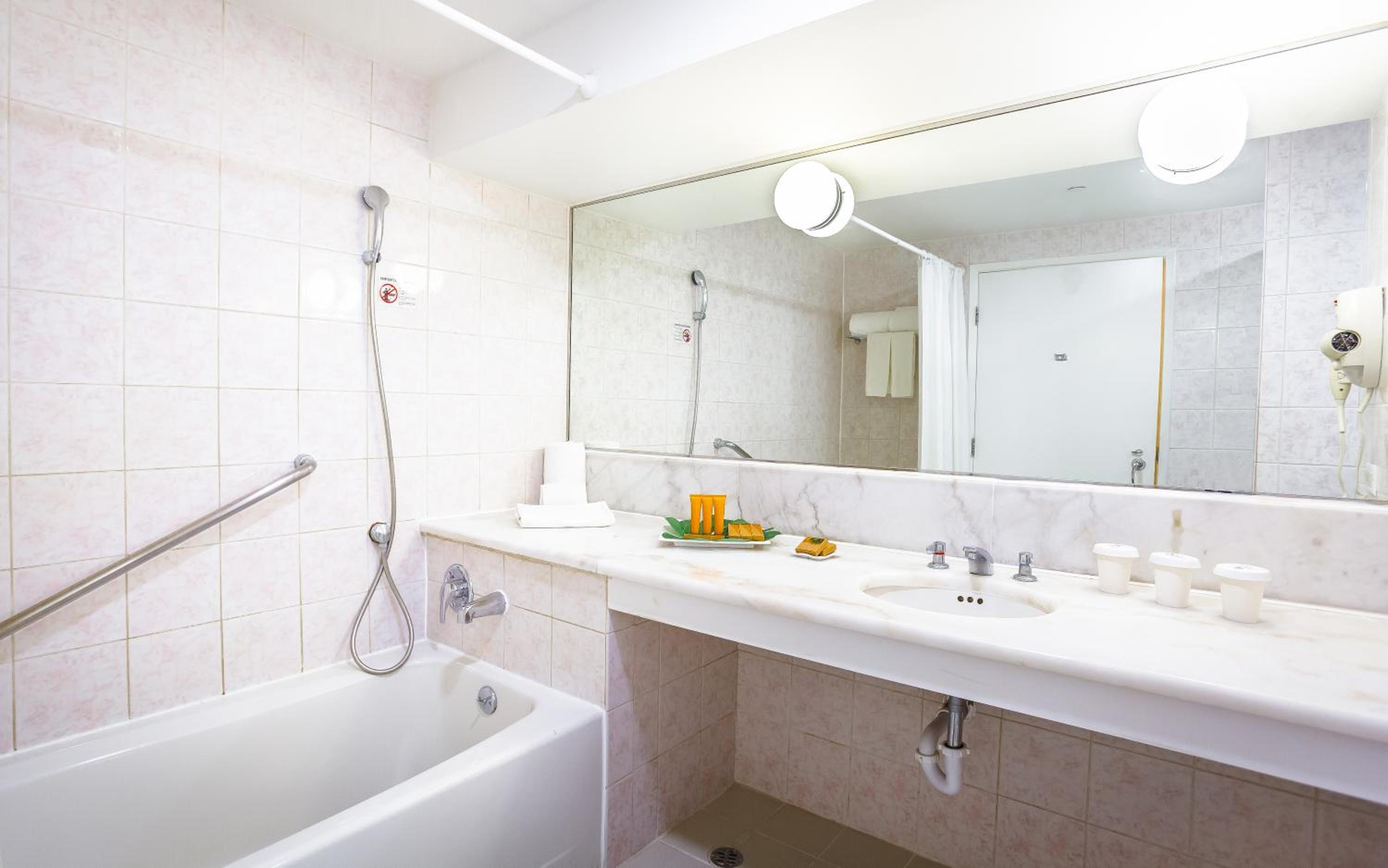 Superior Double or Twin Room with Pool View photo 2