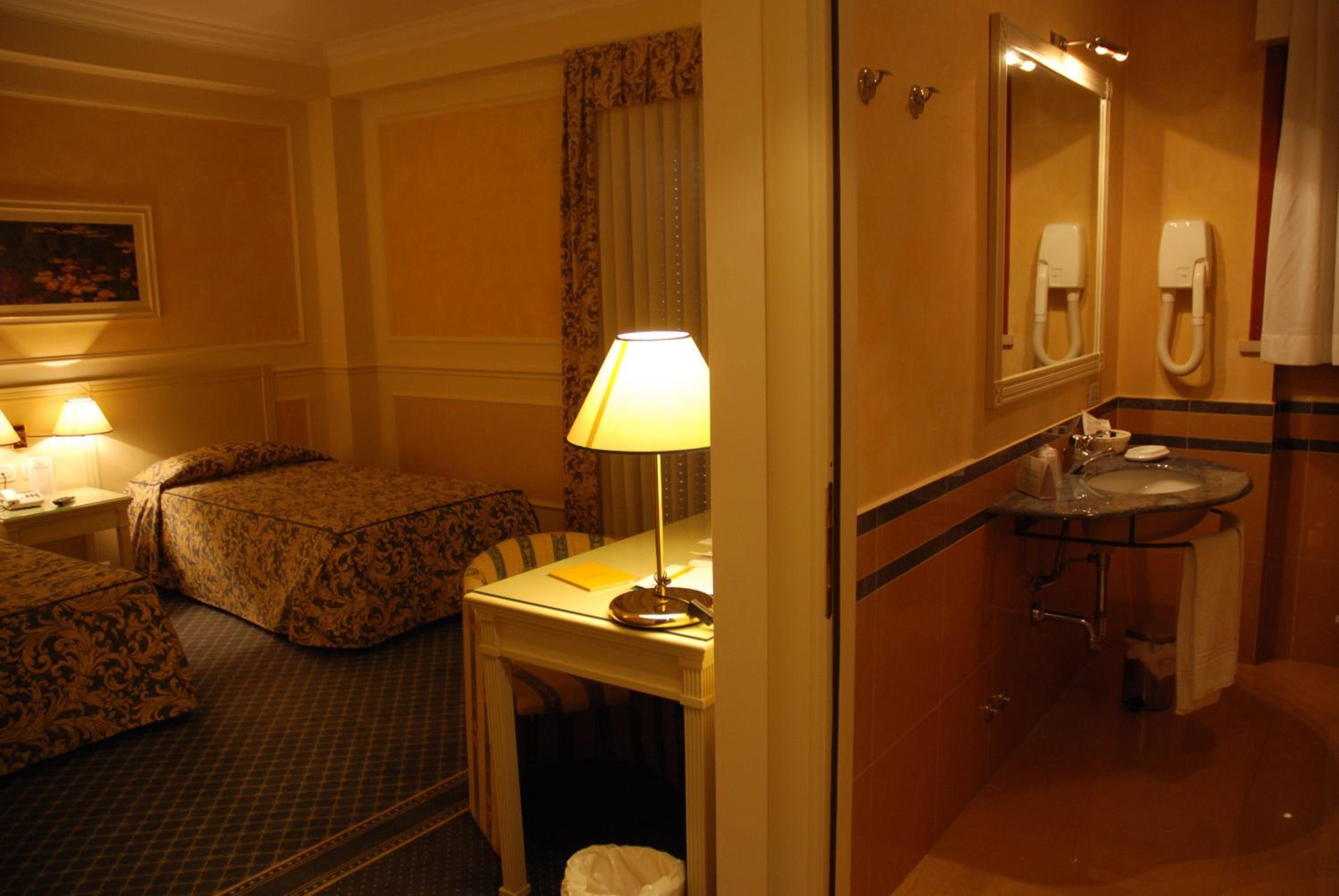 Superior Twin Room - Photo 1