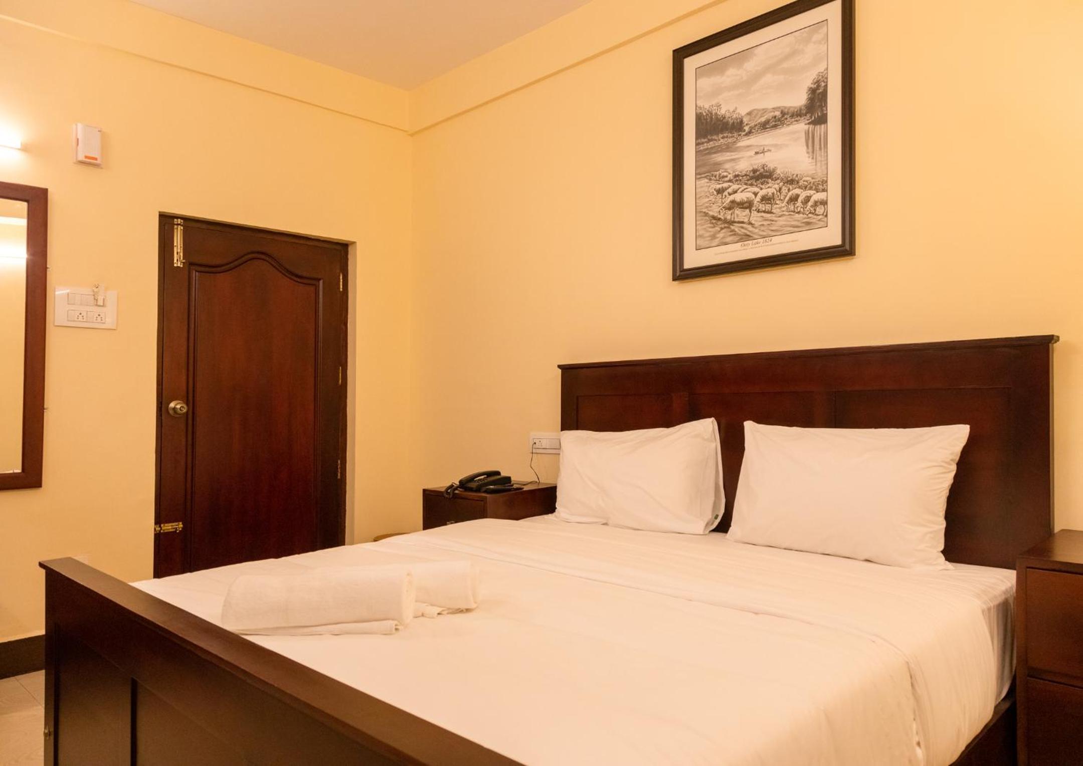 Deluxe King Room - Photo 2